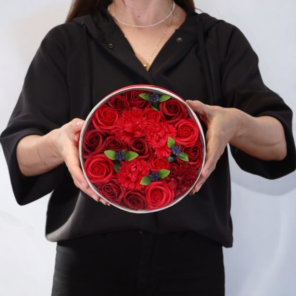 Round Box - Classic Red Roses - Image 5