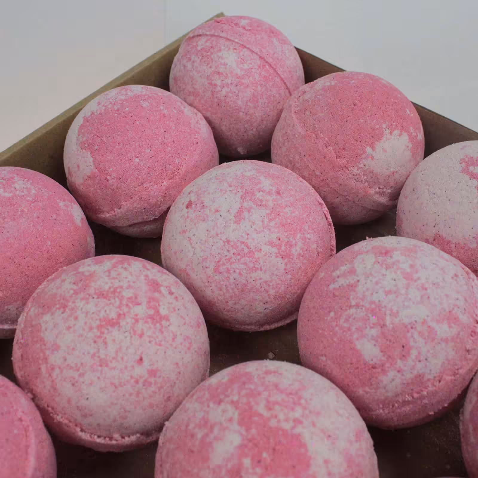 Bubblegum Jumbo Bath Bomb | www.artisan-gifts.co.uk 3 Bubblegum Jumbo Bath Bomb | www.artisan-gifts.co.uk 2