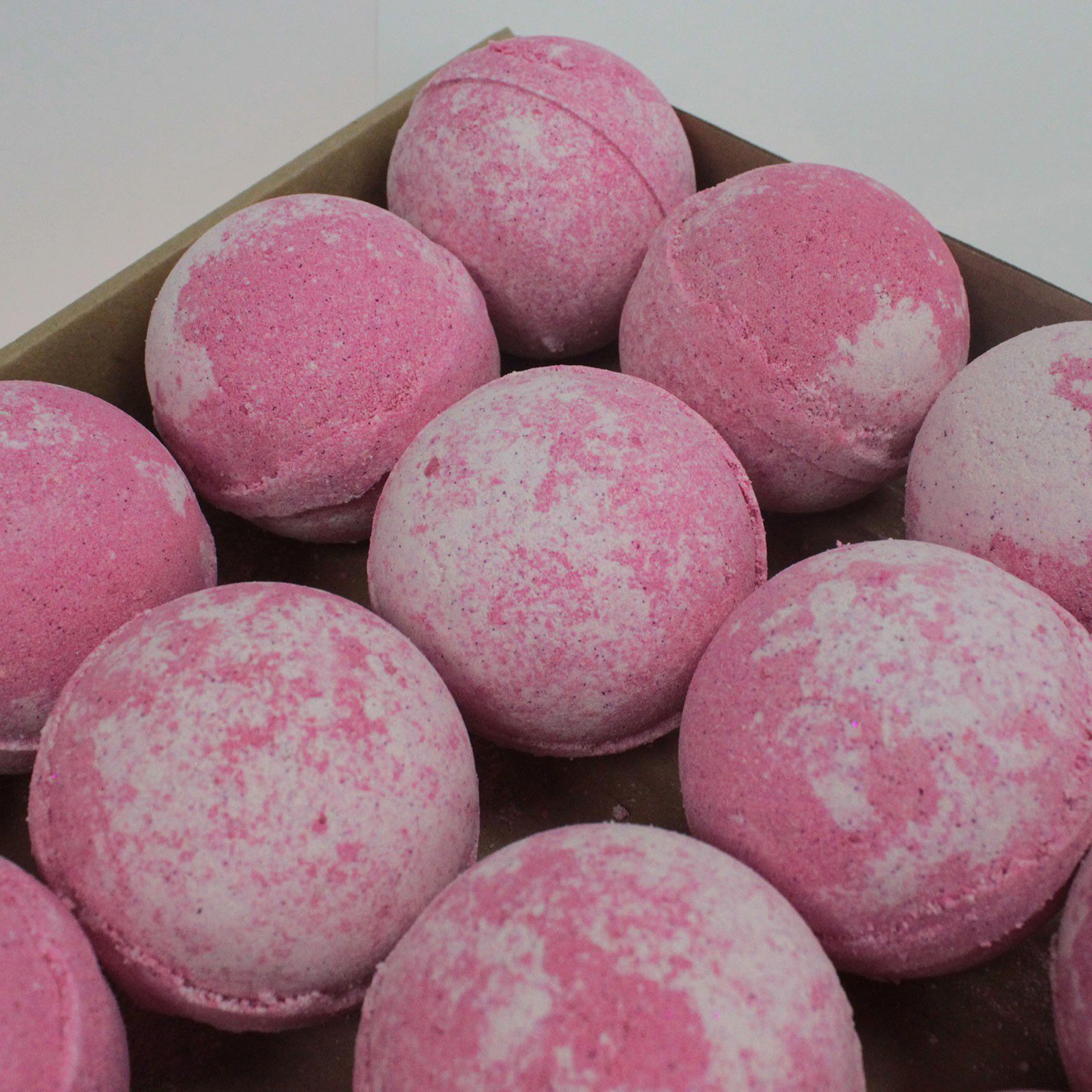 Bubblegum Jumbo Bath Bomb | www.artisan-gifts.co.uk 3 Bubblegum Jumbo Bath Bomb | www.artisan-gifts.co.uk 2