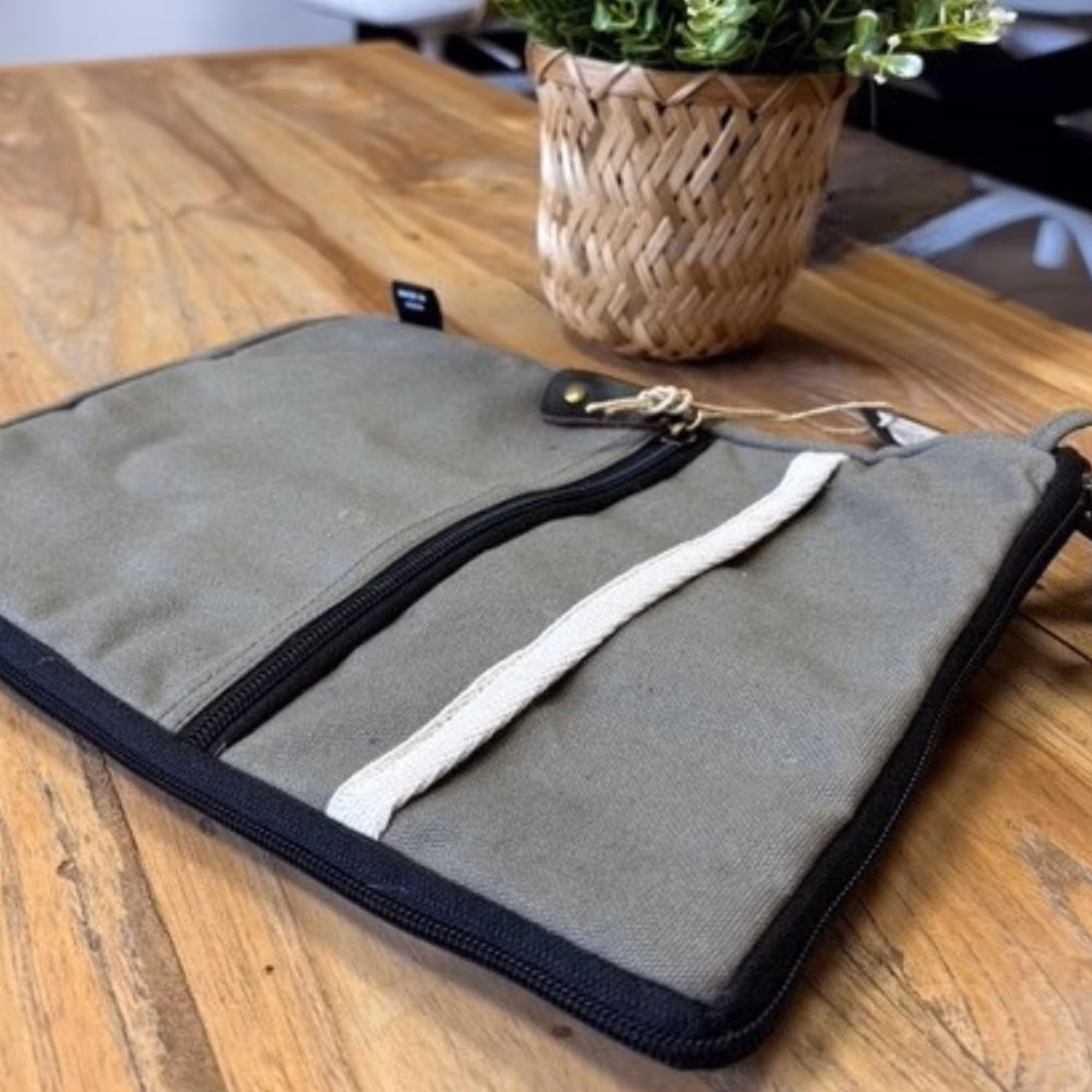 Canvas Tablet Pouch – Olive | www.artisan-gifts.co.uk 6 Canvas Tablet Pouch – Olive | www.artisan-gifts.co.uk 5