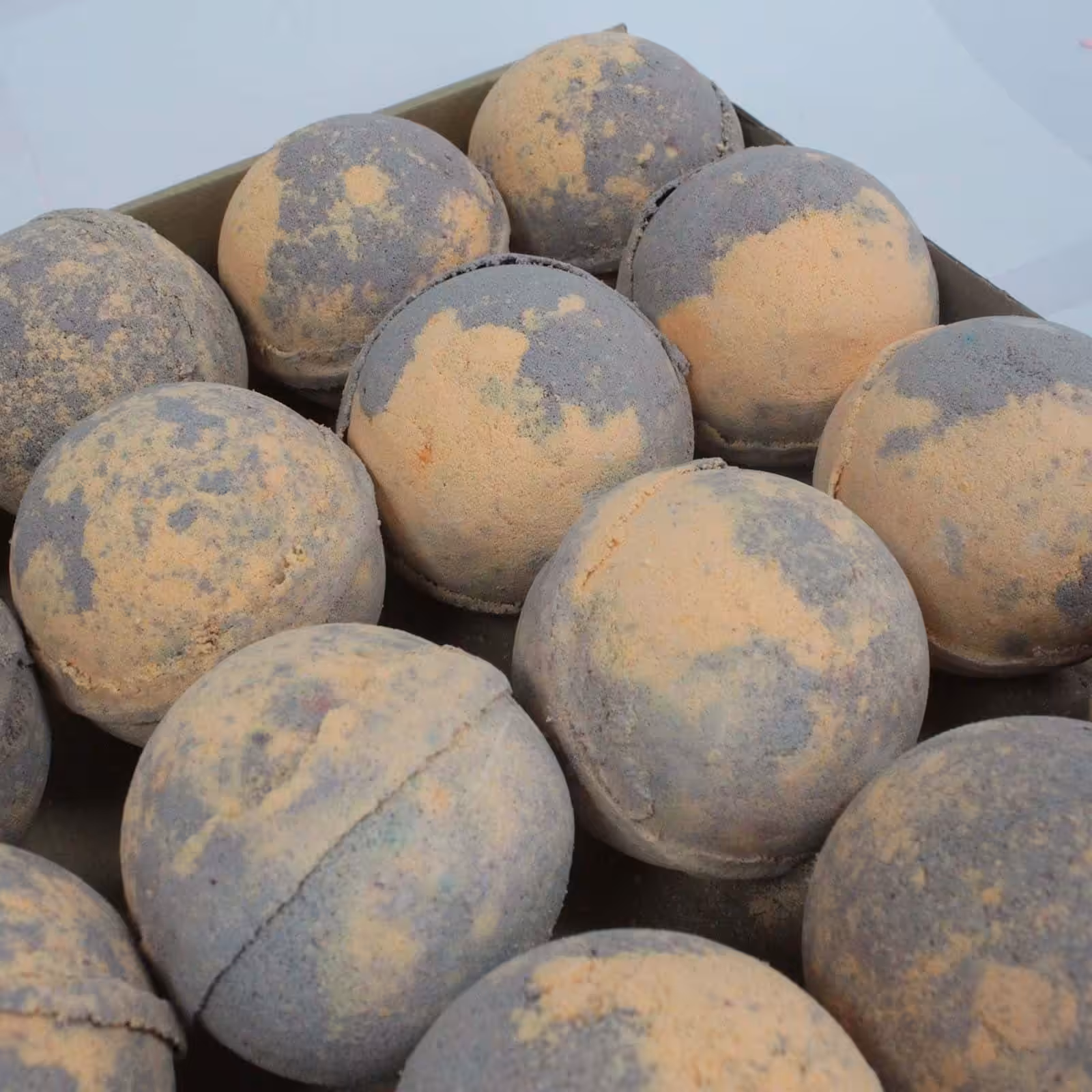 Chocolate & Orange Bath Bomb | www.artisan-gifts.co.uk 3 Chocolate & Orange Bath Bomb | www.artisan-gifts.co.uk 2