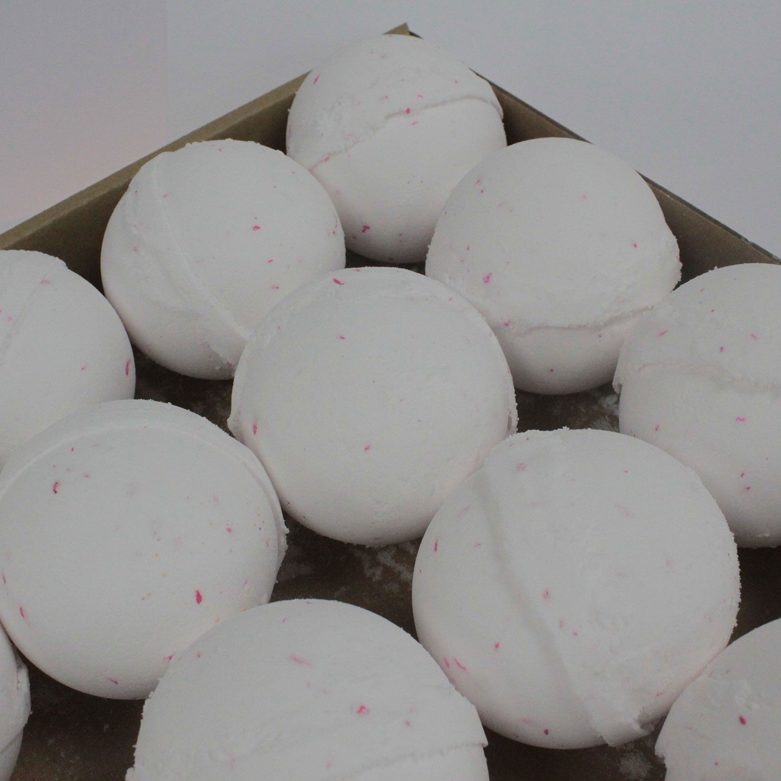 Coconut Dream Bath Bomb | www.artisan-gifts.co.uk 3 Coconut Dream Bath Bomb | www.artisan-gifts.co.uk 2