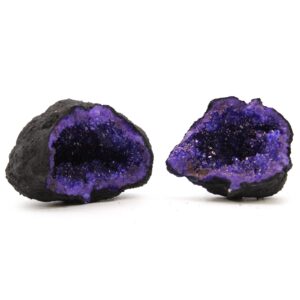 Coloured Calsite Geodes – Black Rock – Turqoise / Purple | www.artisan-gifts.co.uk 1