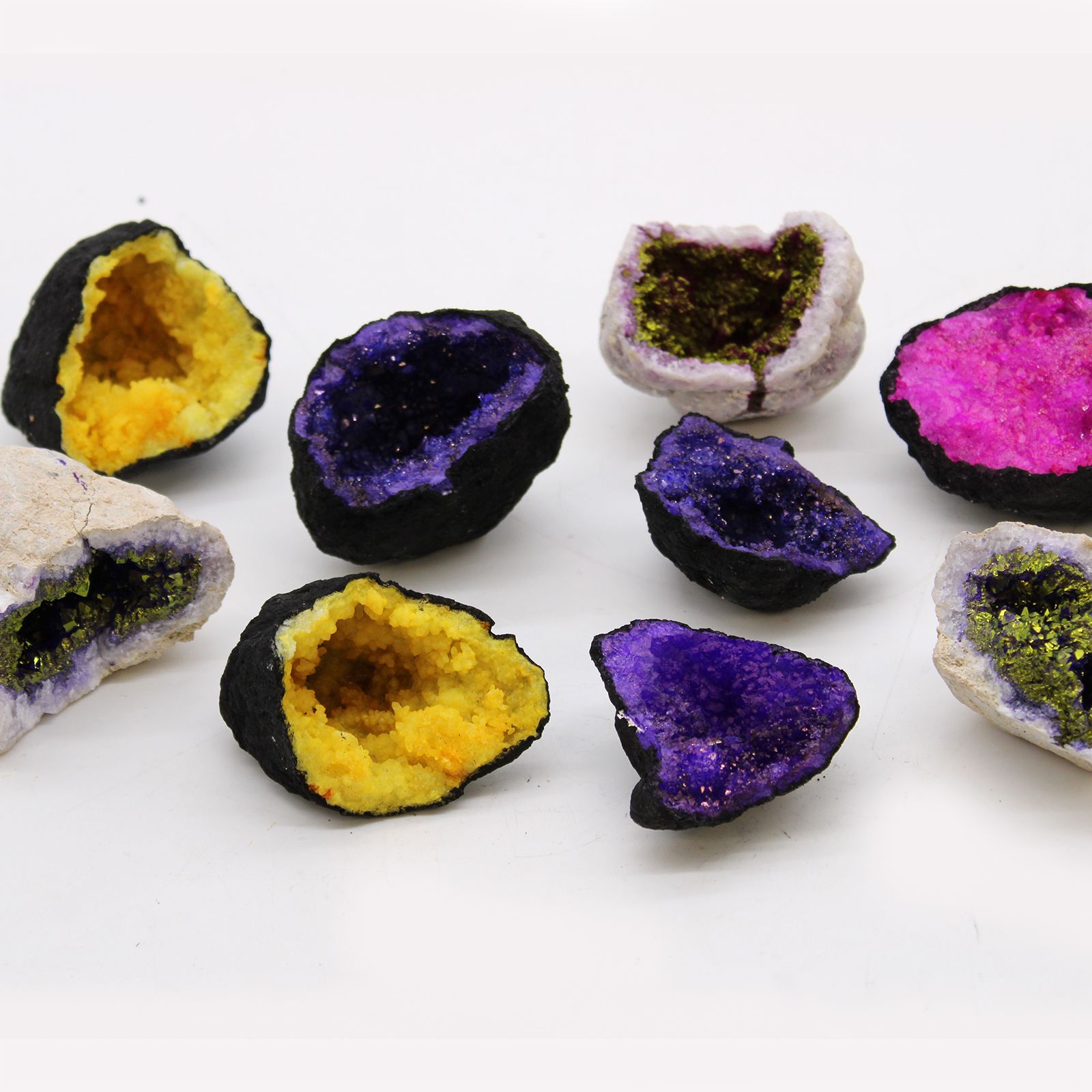 Coloured Calsite Geodes – Black Rock – Turqoise / Purple | www.artisan-gifts.co.uk 5 Coloured Calsite Geodes – Black Rock – Turqoise / Purple | www.artisan-gifts.co.uk 4