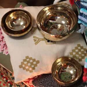 Extra Large Shining Bell-Metal Handmade Singing Bowl (approx 1500g) – 21cm | www.artisan-gifts.co.uk 1