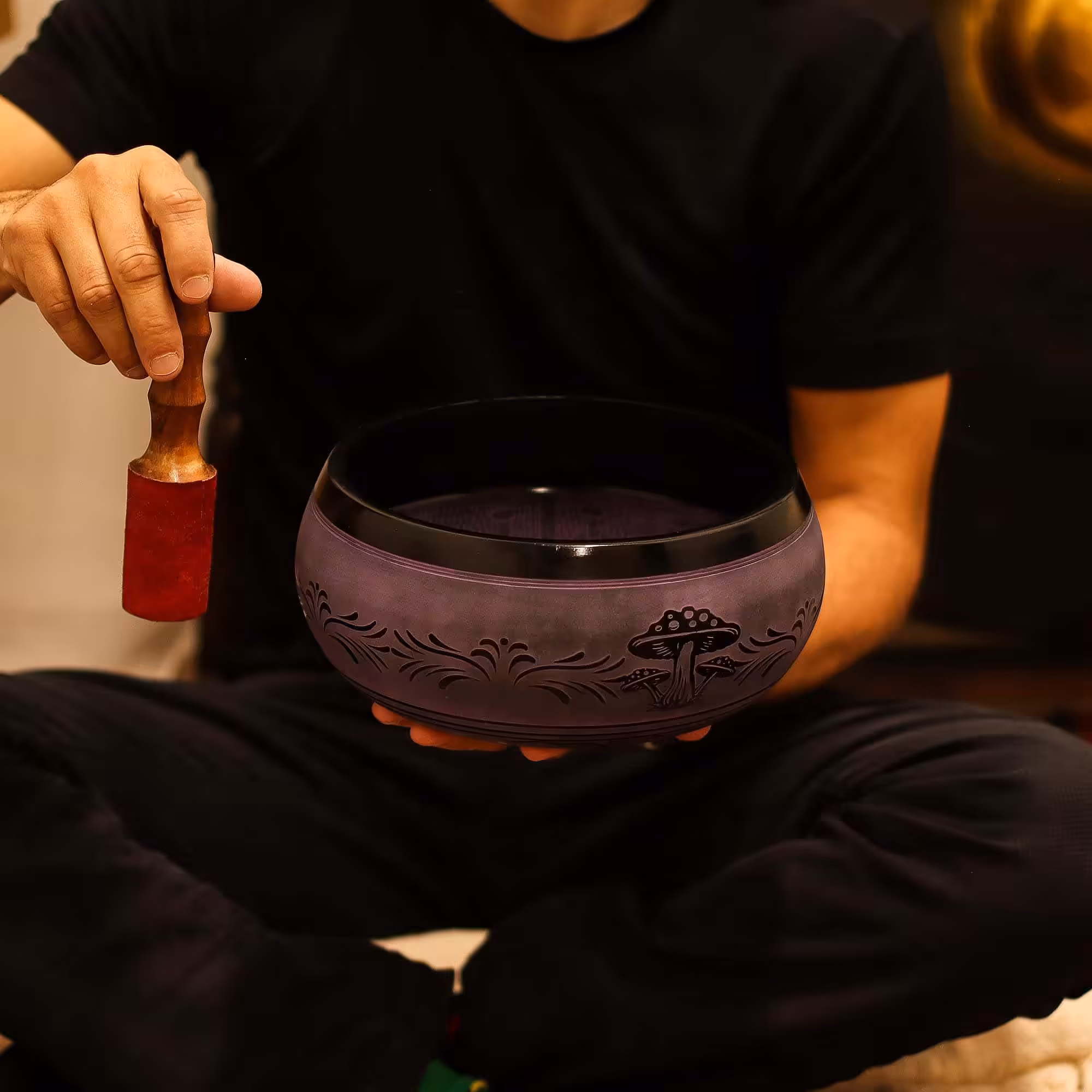 Extra Loud – Mushroom Singing Bowl – Purple Haze (23×10.5cm, 1.3kg) | www.artisan-gifts.co.uk 7 Extra Loud – Mushroom Singing Bowl – Purple Haze (23×10.5cm, 1.3kg) | www.artisan-gifts.co.uk 6