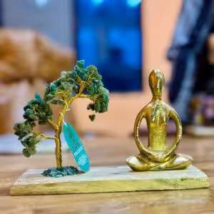 Gemstone Yoga Garden – Padmasana Pose – Green Aventurine – Tilted Tree – 100 chipstones | www.artisan-gifts.co.uk