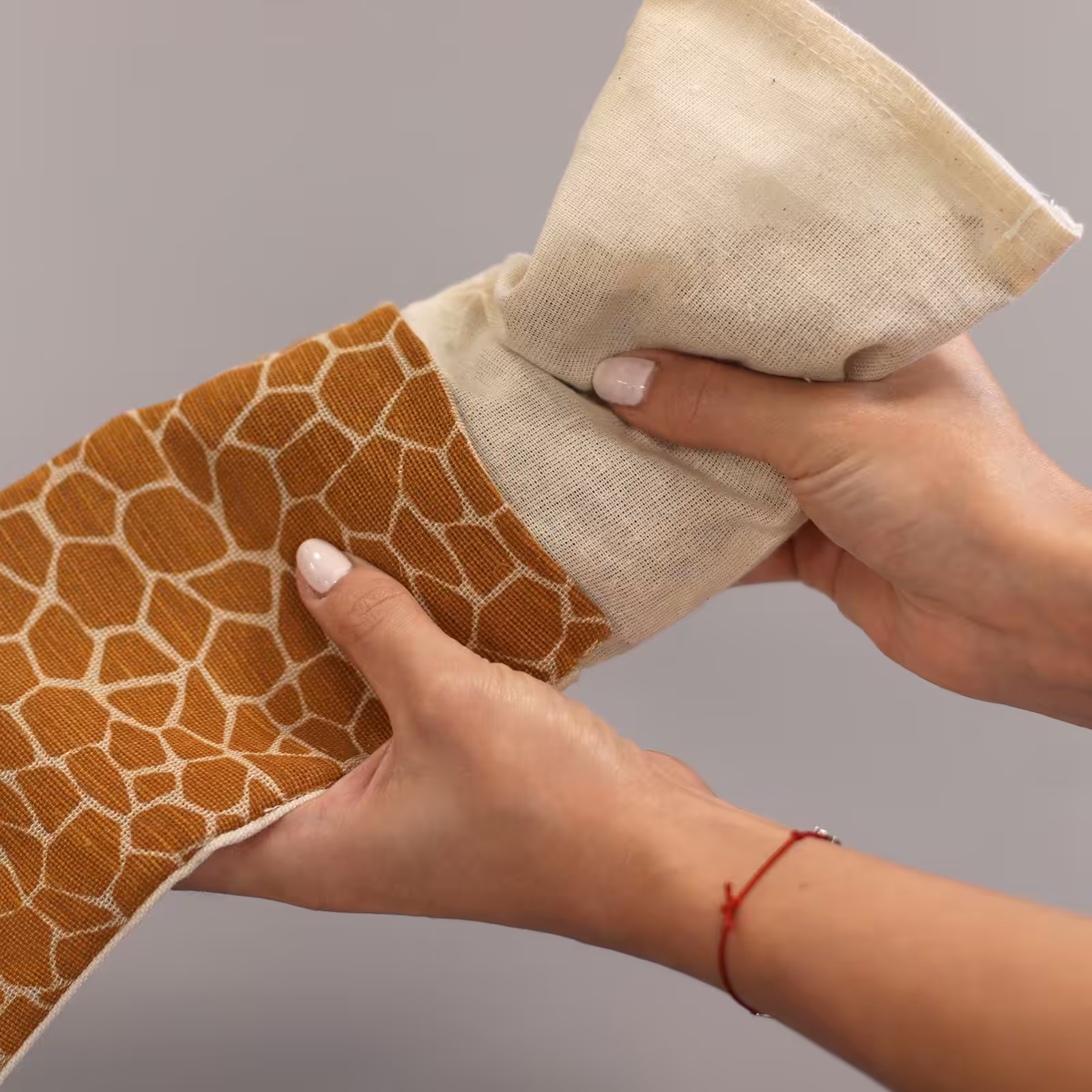 Lavender Natural Cotton and Juco Eye Pillow in Gift Box – Madagascar Giraffe | www.artisan-gifts.co.uk 7 Lavender Natural Cotton and Juco Eye Pillow in Gift Box – Madagascar Giraffe | www.artisan-gifts.co.uk 6