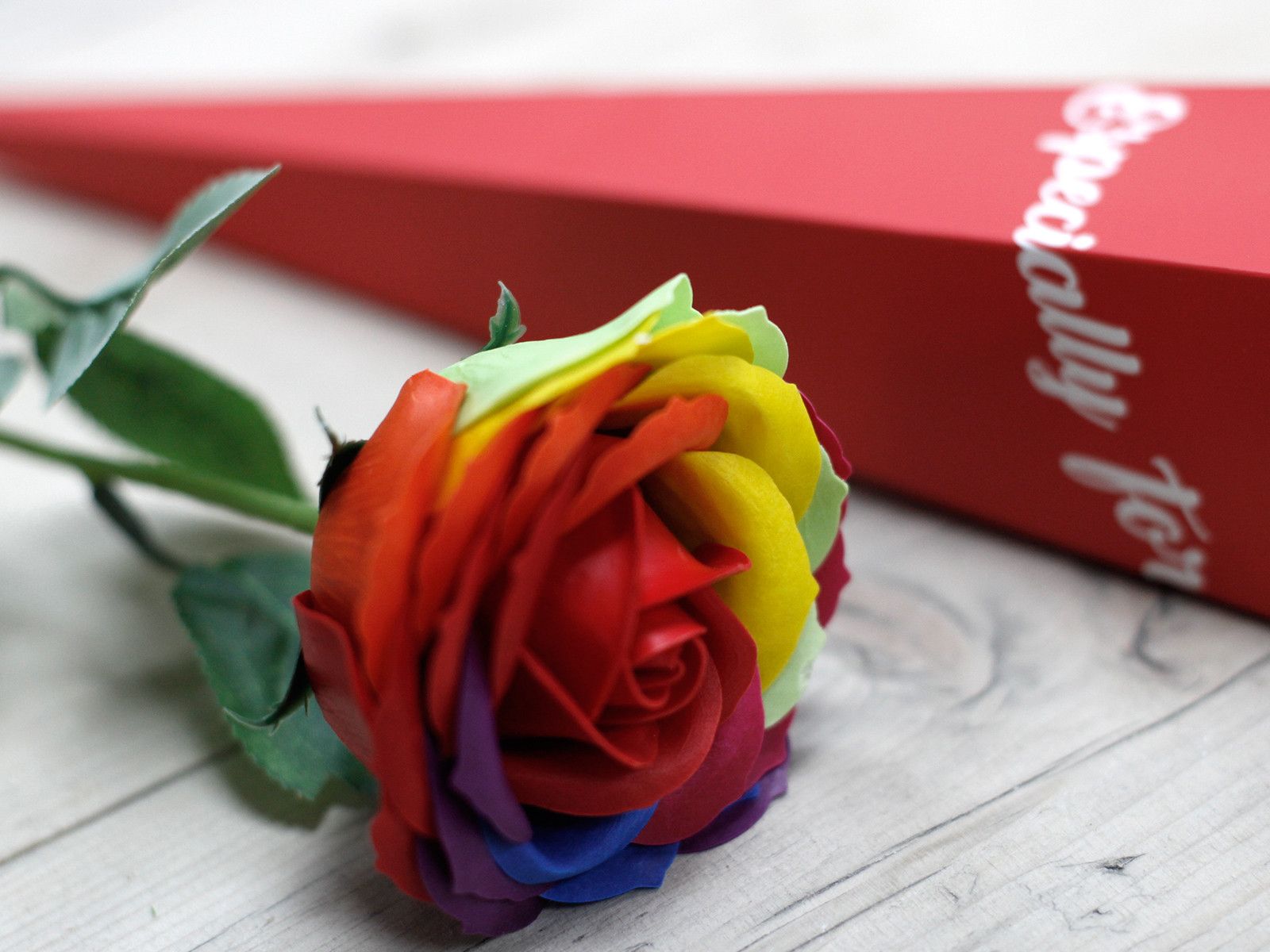 Luxury Soap Flower – Rainbow | www.artisan-gifts.co.uk 5 Luxury Soap Flower – Rainbow | www.artisan-gifts.co.uk 4