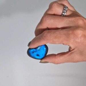 Madagascar Labradorite Hearts Stone (approx 25gm 40mm) | www.artisan-gifts.co.uk 1