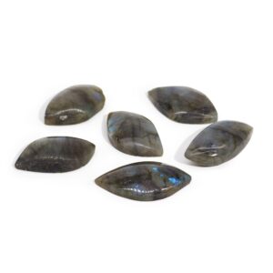 Madagascar Labradorite Leaf Stone (approx 15-20gms 45-55mm) | www.artisan-gifts.co.uk 1