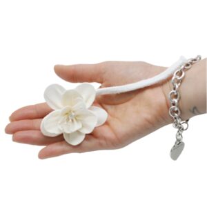 Natural Diffuser Flowers – Small Lily on String | www.artisan-gifts.co.uk 1