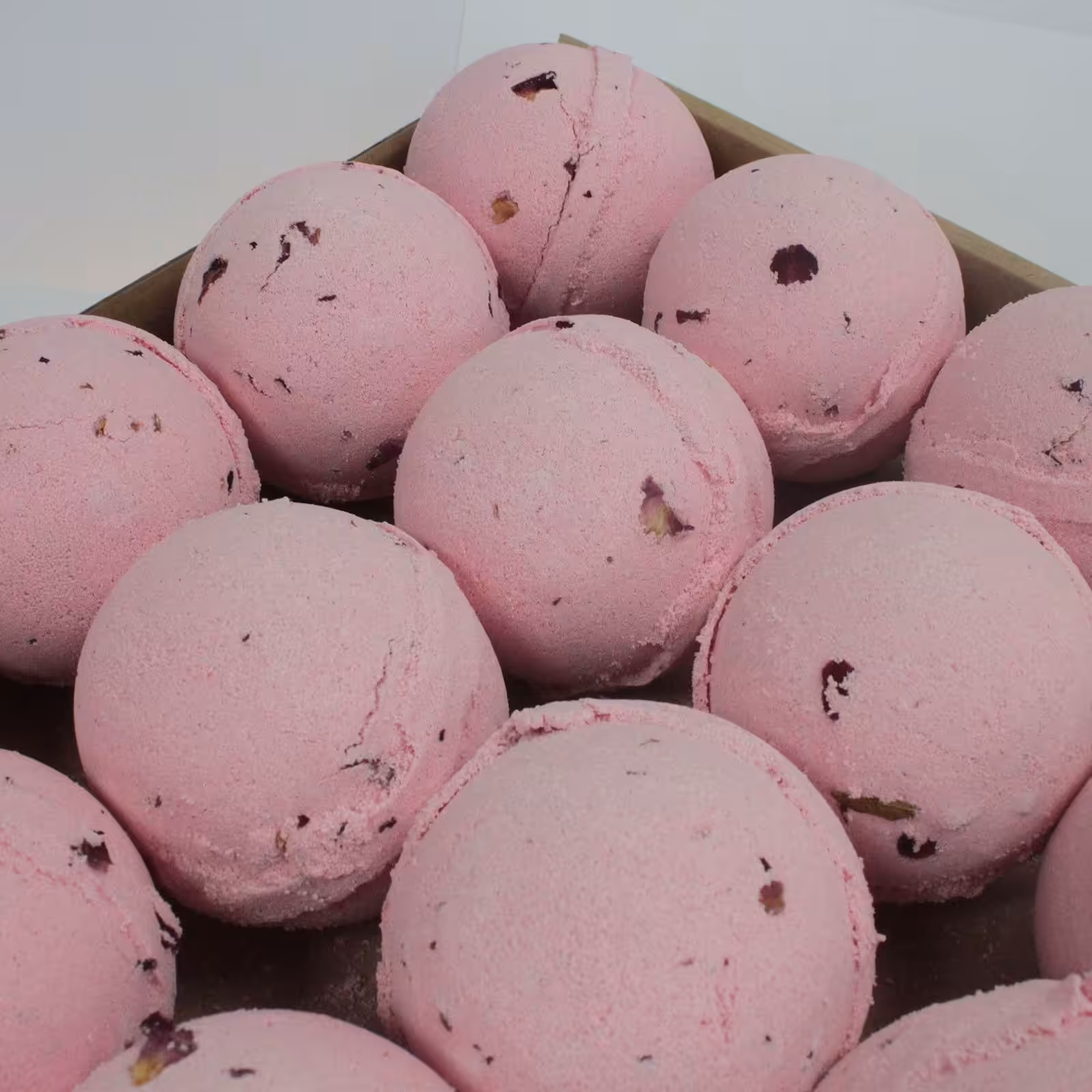 Rose & Petals Bath Bomb | www.artisan-gifts.co.uk 3 Rose & Petals Bath Bomb | www.artisan-gifts.co.uk 2