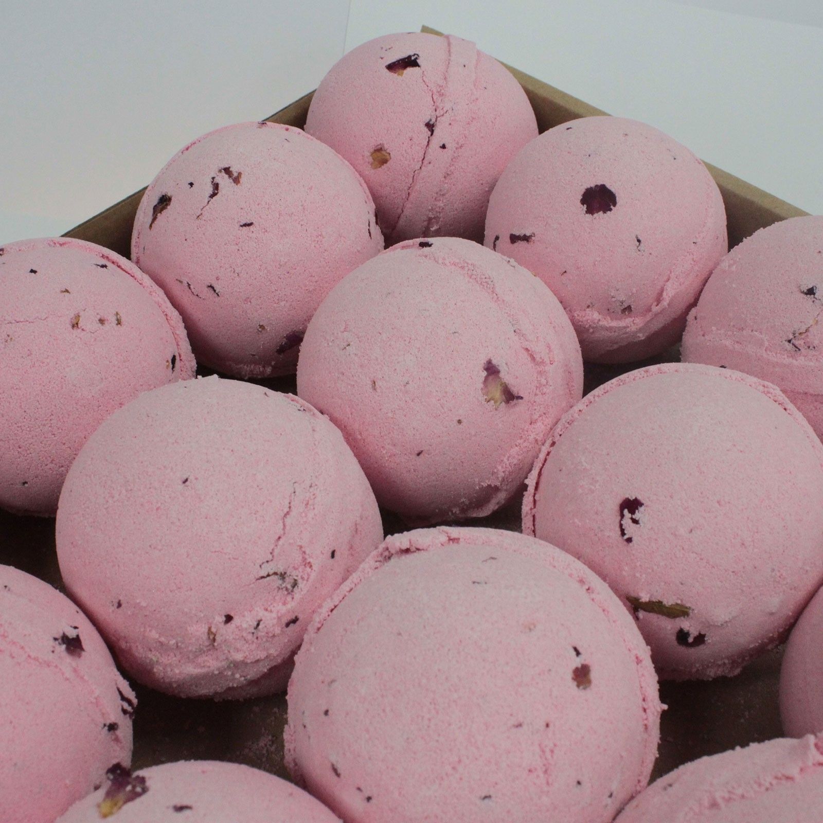 Rose & Petals Bath Bomb | www.artisan-gifts.co.uk 3 Rose & Petals Bath Bomb | www.artisan-gifts.co.uk 2