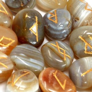 Runes Stone Set in Pouch – Banded Agate | www.artisan-gifts.co.uk 1
