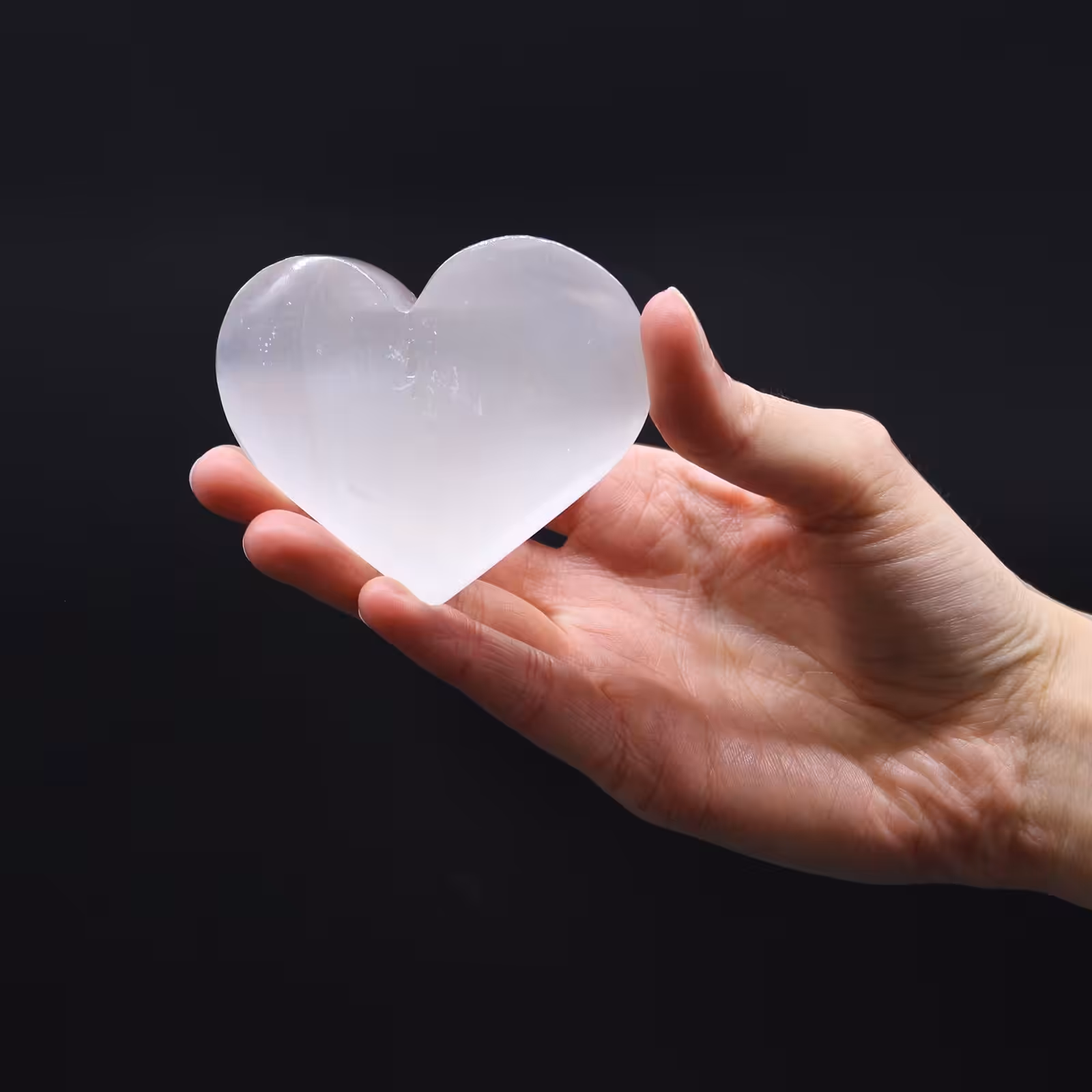 Selenite Heart – 5-6 cm | www.artisan-gifts.co.uk 4 Selenite Heart – 5-6 cm | www.artisan-gifts.co.uk 3