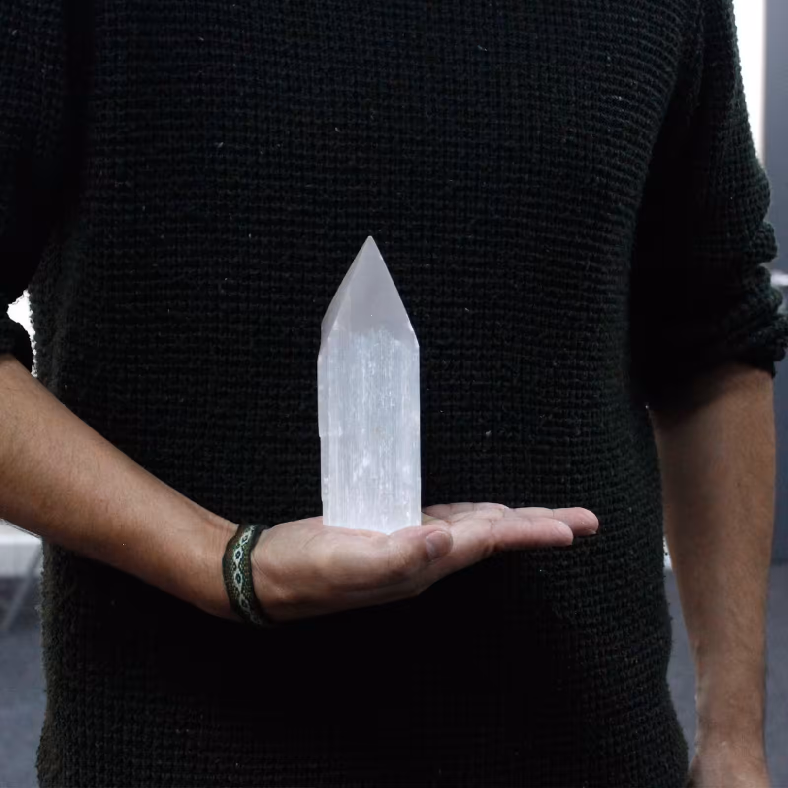 Selenite Pencil Point Tower – 15 cm | www.artisan-gifts.co.uk 5 Selenite Pencil Point Tower – 15 cm | www.artisan-gifts.co.uk 4