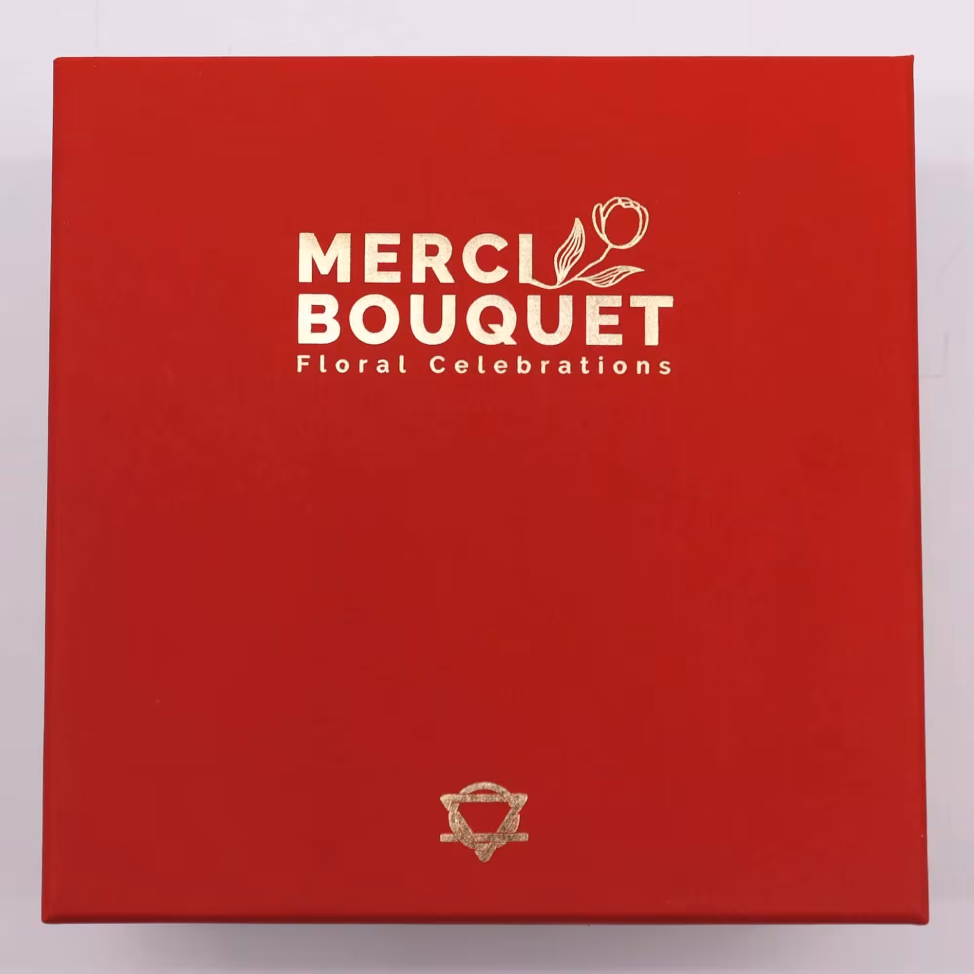 Square Box – Classic Red Roses | www.artisan-gifts.co.uk 4 Square Box – Classic Red Roses | www.artisan-gifts.co.uk 3