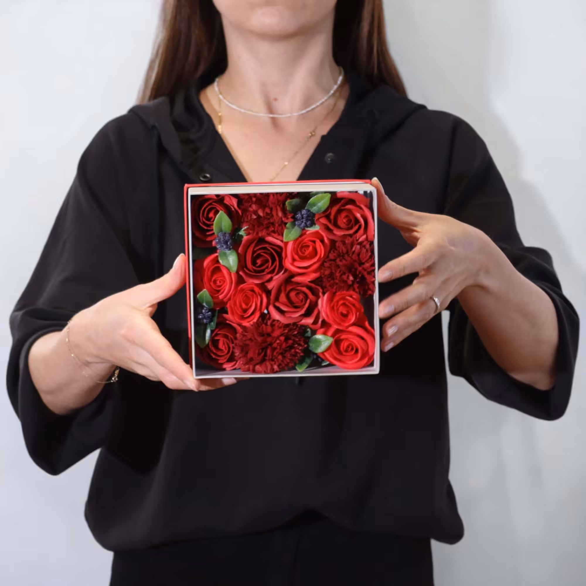 Square Box – Classic Red Roses | www.artisan-gifts.co.uk 6 Square Box – Classic Red Roses | www.artisan-gifts.co.uk 5