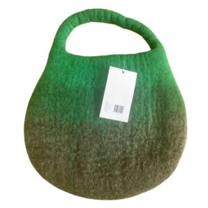 Water Felted Bee Bag – One Handle with Magnet – Garden Greens | www.artisan-gifts.co.uk 1