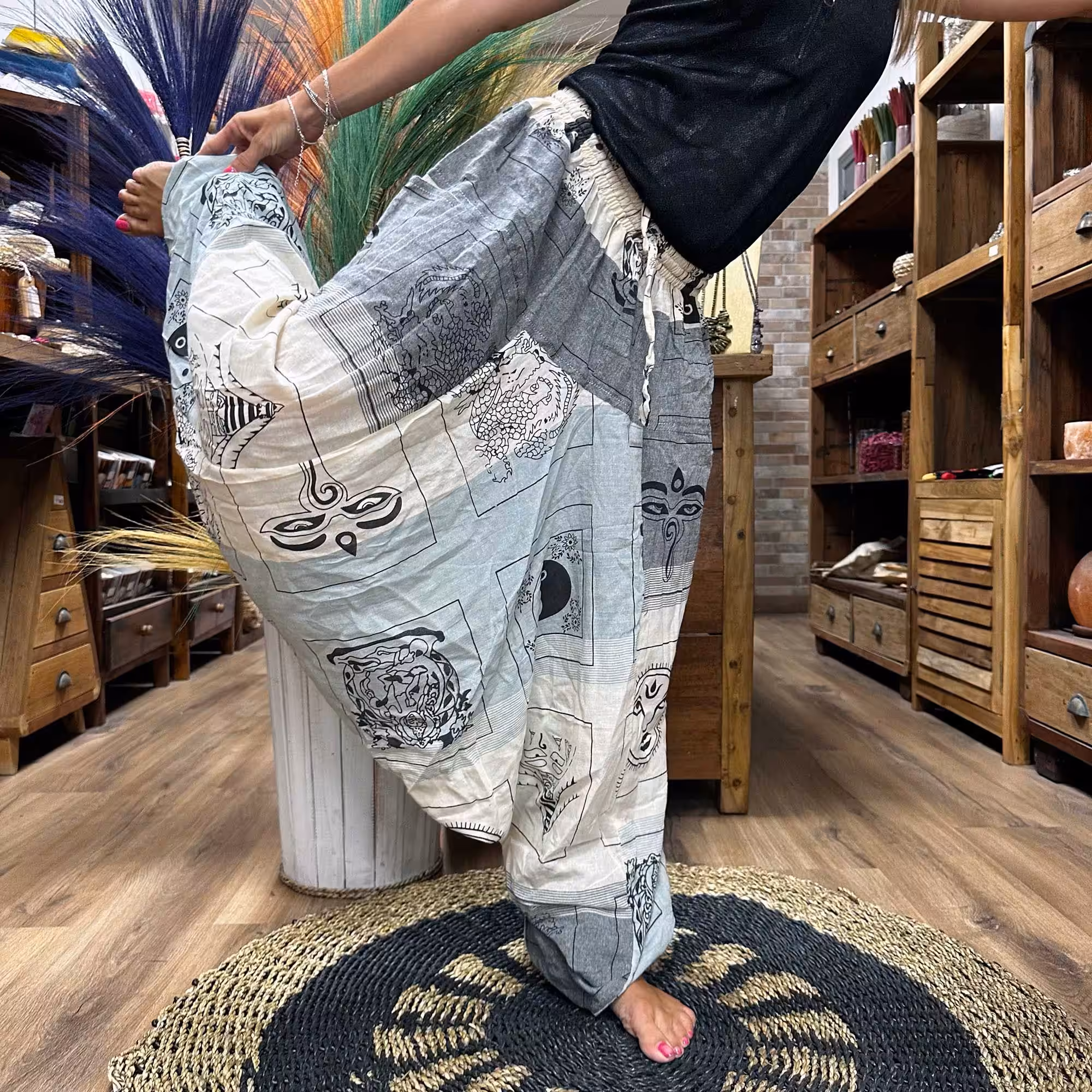 Yoga and Festival Pants – Aladdin Himalayan Print on Grey | www.artisan-gifts.co.uk 2 Yoga and Festival Pants – Aladdin Himalayan Print on Grey | www.artisan-gifts.co.uk 1