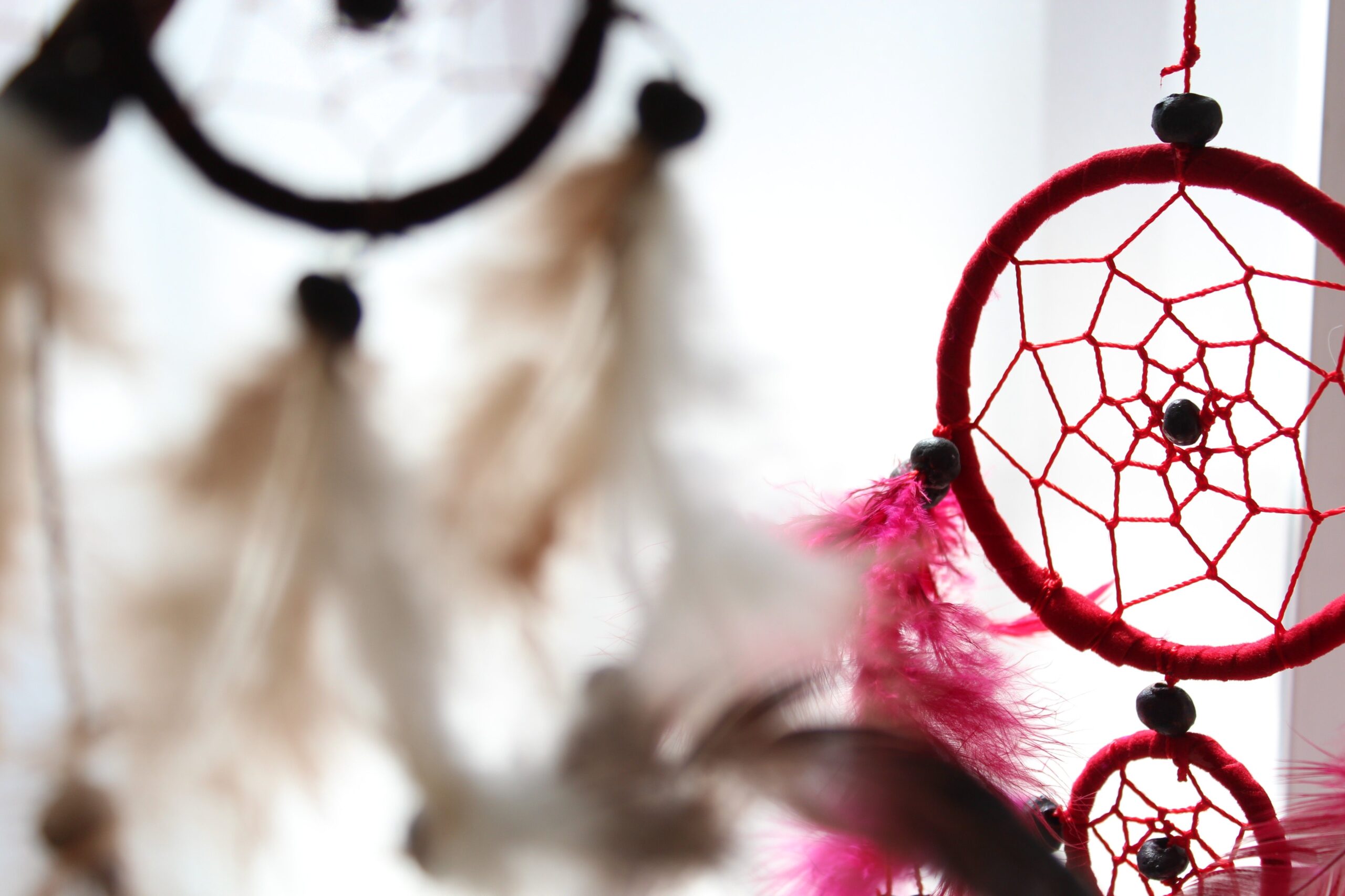 Bali Dreamcatchers – Large Round – Black/White/Red | www.artisan-gifts.co.uk 4 Bali Dreamcatchers – Large Round – Black/White/Red | www.artisan-gifts.co.uk 3