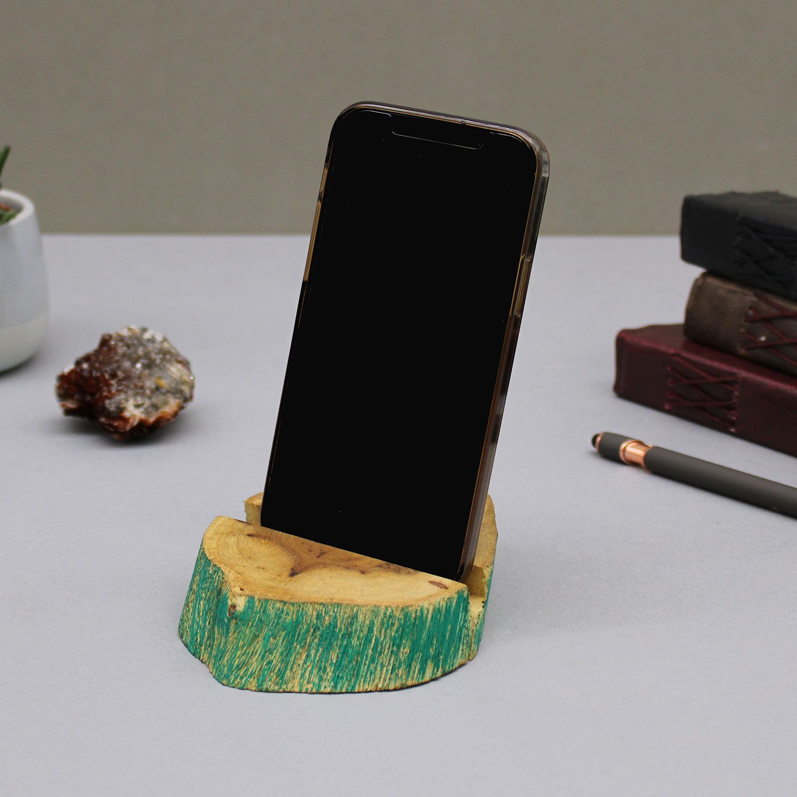 Lrg Gamal Wood Phone Holder – Greenwash | www.artisan-gifts.co.uk 7 Lrg Gamal Wood Phone Holder – Greenwash | www.artisan-gifts.co.uk 6