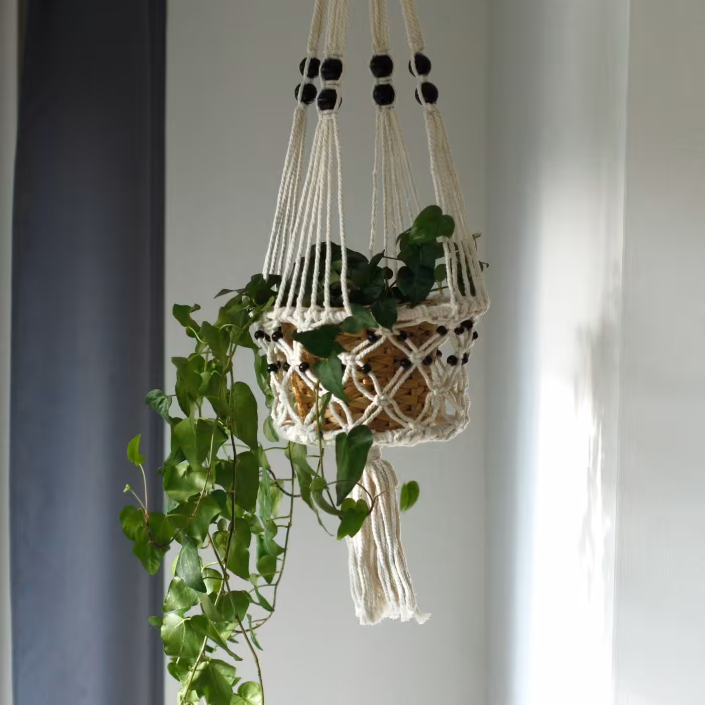 Macrame Pot Holder – Lrg Single Beaded | www.artisan-gifts.co.uk 8 Macrame Pot Holder – Lrg Single Beaded | www.artisan-gifts.co.uk 7