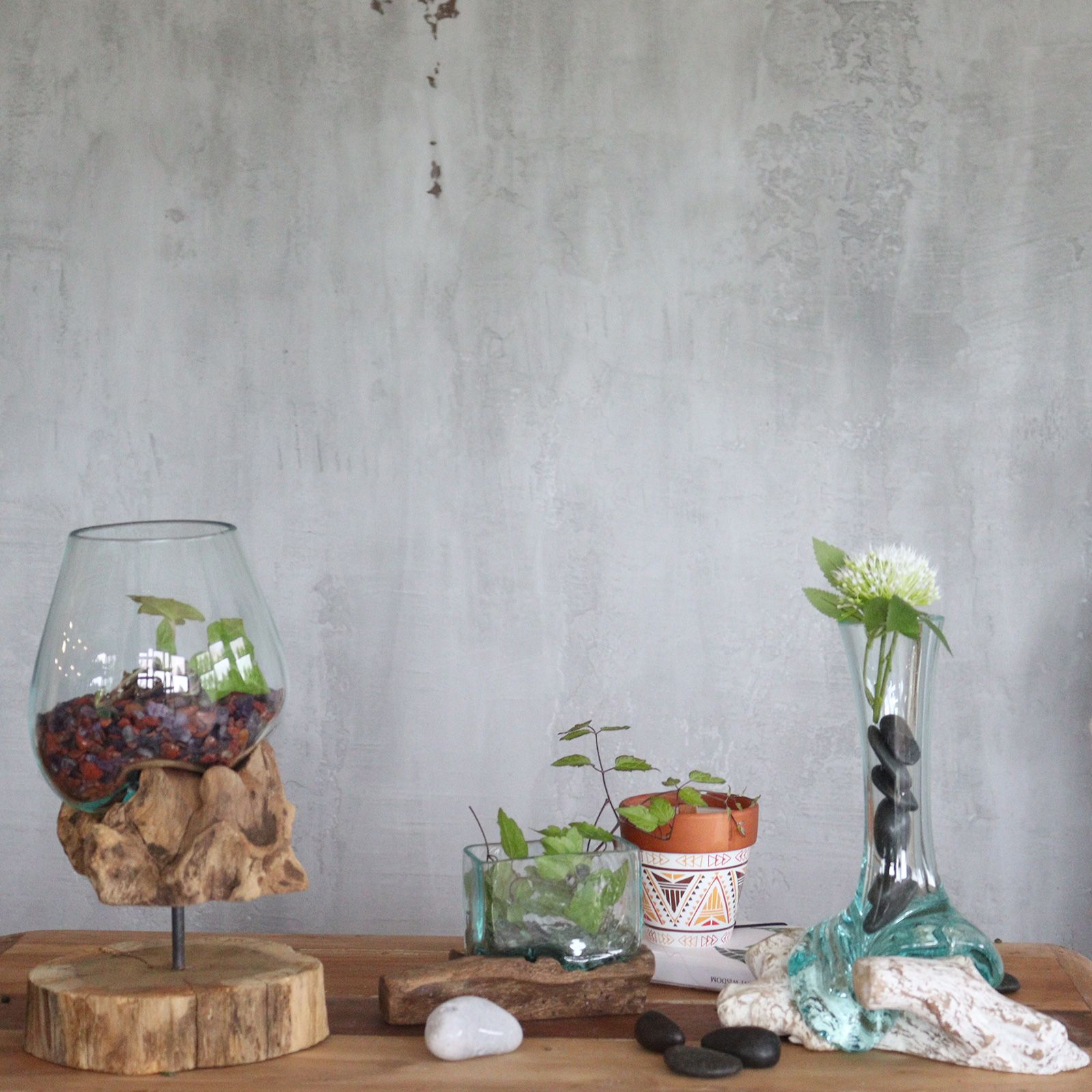 Molten Glass on Wood – Vase | www.artisan-gifts.co.uk 7 Molten Glass on Wood – Vase | www.artisan-gifts.co.uk 6