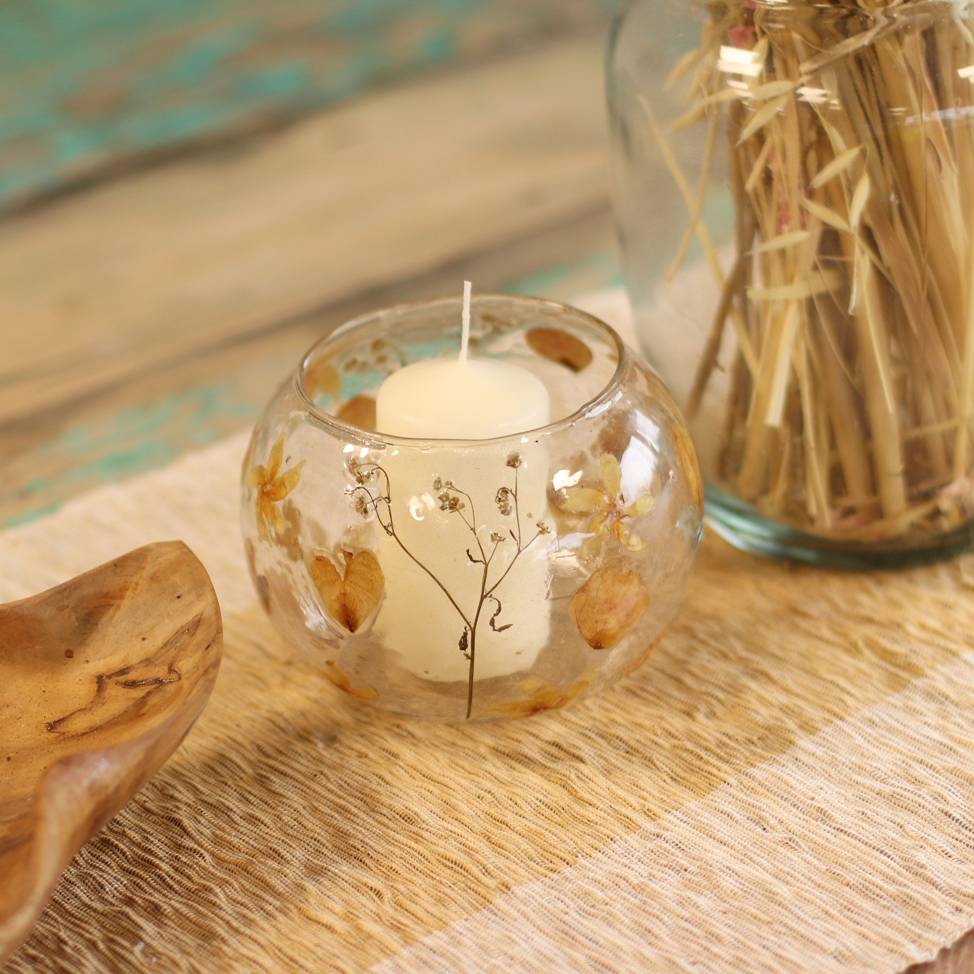 Natural Floral Glass – Large Bowl Candle Holder – Rosa – (12x13cm) | www.artisan-gifts.co.uk 4 Natural Floral Glass – Large Bowl Candle Holder – Rosa – (12x13cm) | www.artisan-gifts.co.uk 3