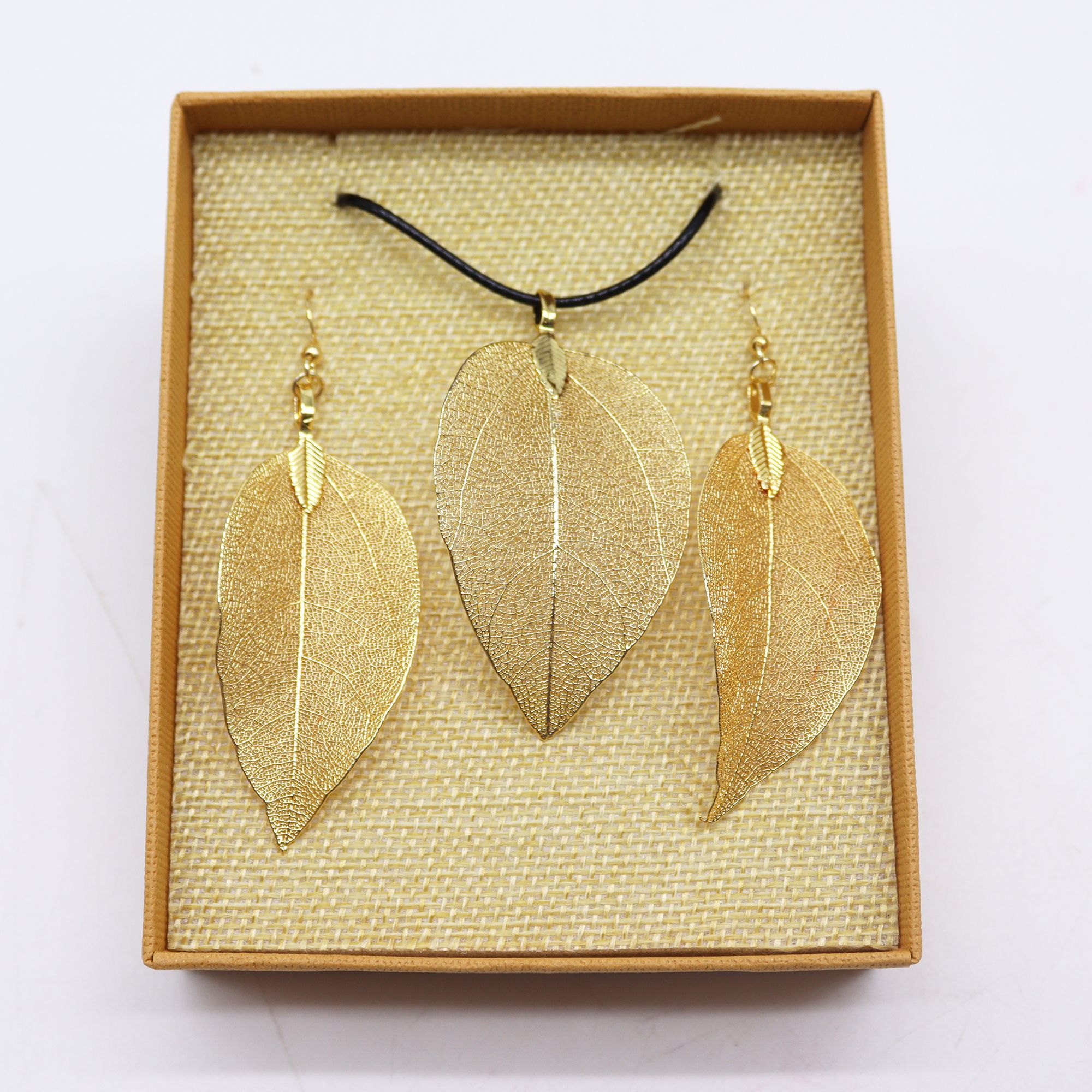 Necklace & Earring Set – Bravery Leaf – Gold | www.artisan-gifts.co.uk 3 Necklace & Earring Set – Bravery Leaf – Gold | www.artisan-gifts.co.uk 2