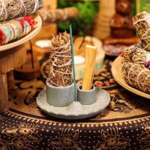 Palo Santo Stick & Smudge Holder – Lotus Flower – Blue | www.artisan-gifts.co.uk 1