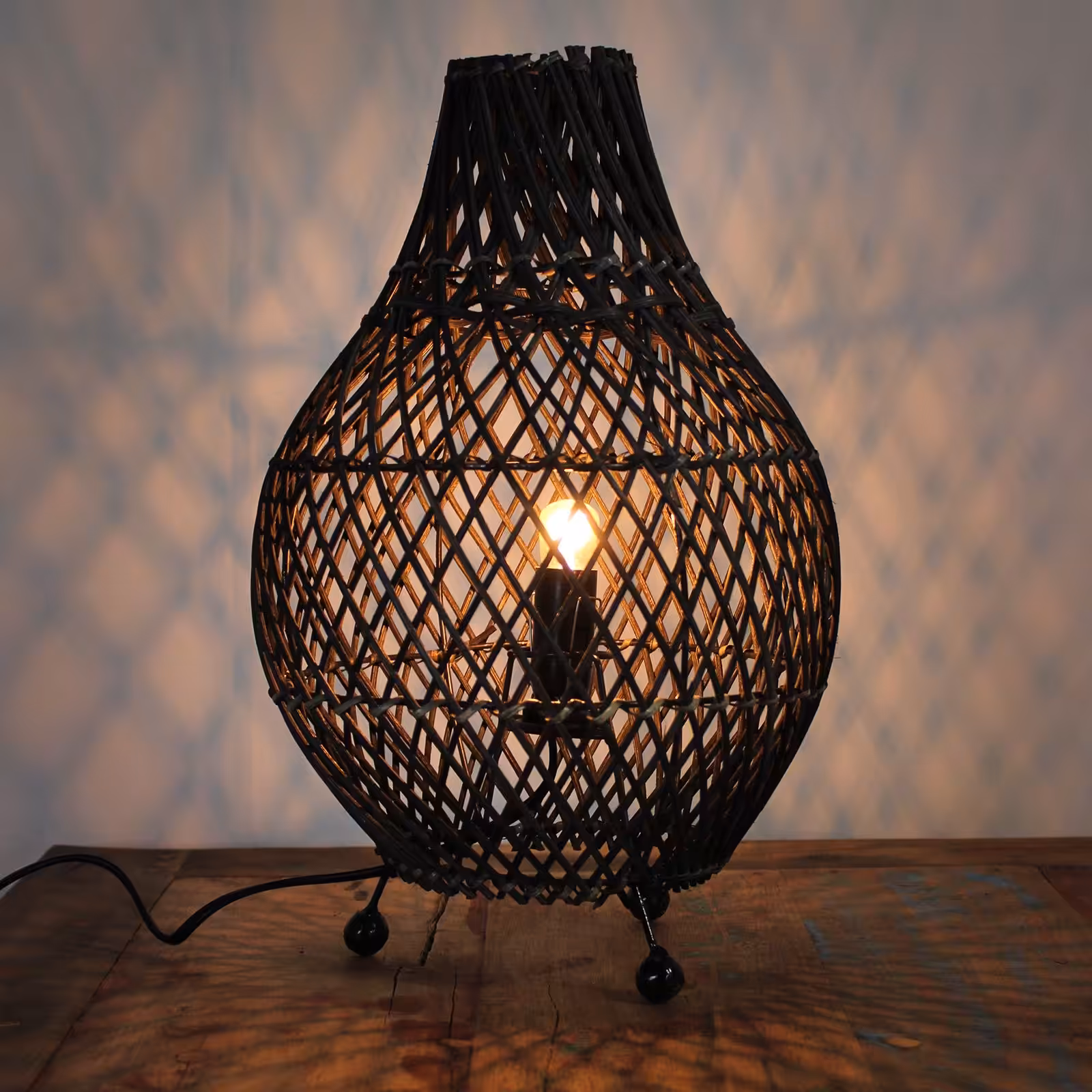 Rattan Table Lamps – Dark Brown | www.artisan-gifts.co.uk 8 Rattan Table Lamps – Dark Brown | www.artisan-gifts.co.uk 7