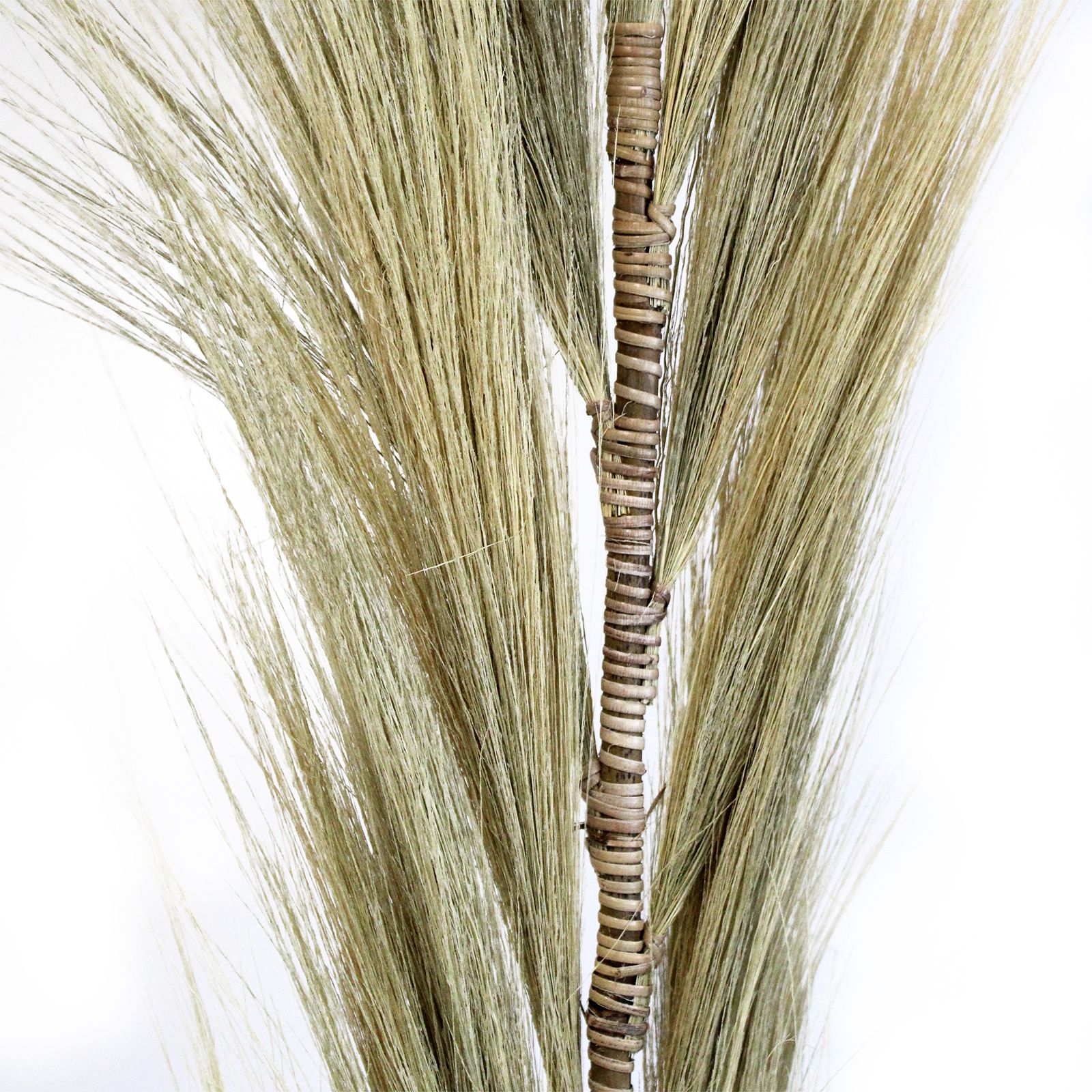 Rayung Grass Blond – 1.6m | www.artisan-gifts.co.uk 4 Rayung Grass Blond – 1.6m | www.artisan-gifts.co.uk 3