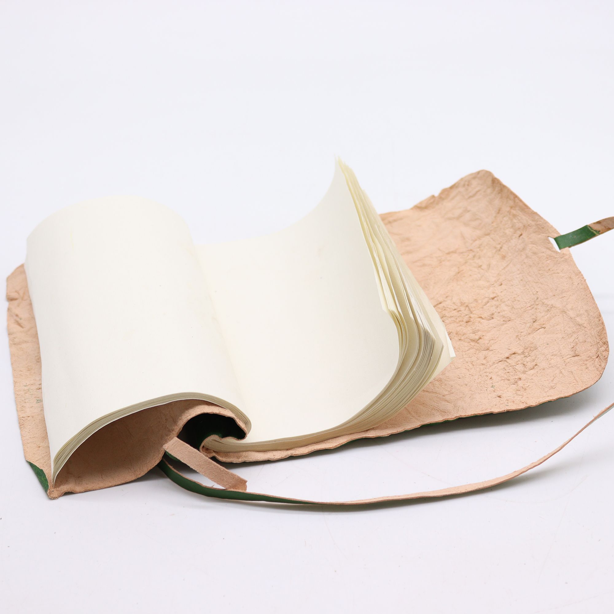 Rolled Leather Travel Notebook – 96 pages – Green 21x15cm | www.artisan-gifts.co.uk 4 Rolled Leather Travel Notebook – 96 pages – Green 21x15cm | www.artisan-gifts.co.uk 3
