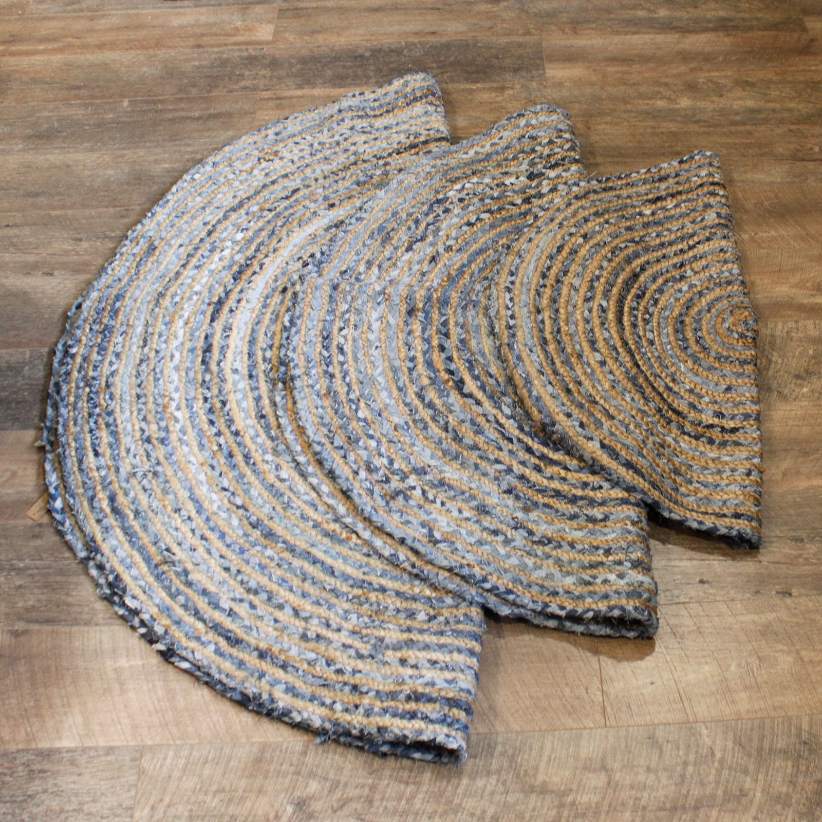 Round Jute and Recycle Denim Rug – 120 cm | www.artisan-gifts.co.uk 5 Round Jute and Recycle Denim Rug – 120 cm | www.artisan-gifts.co.uk 4