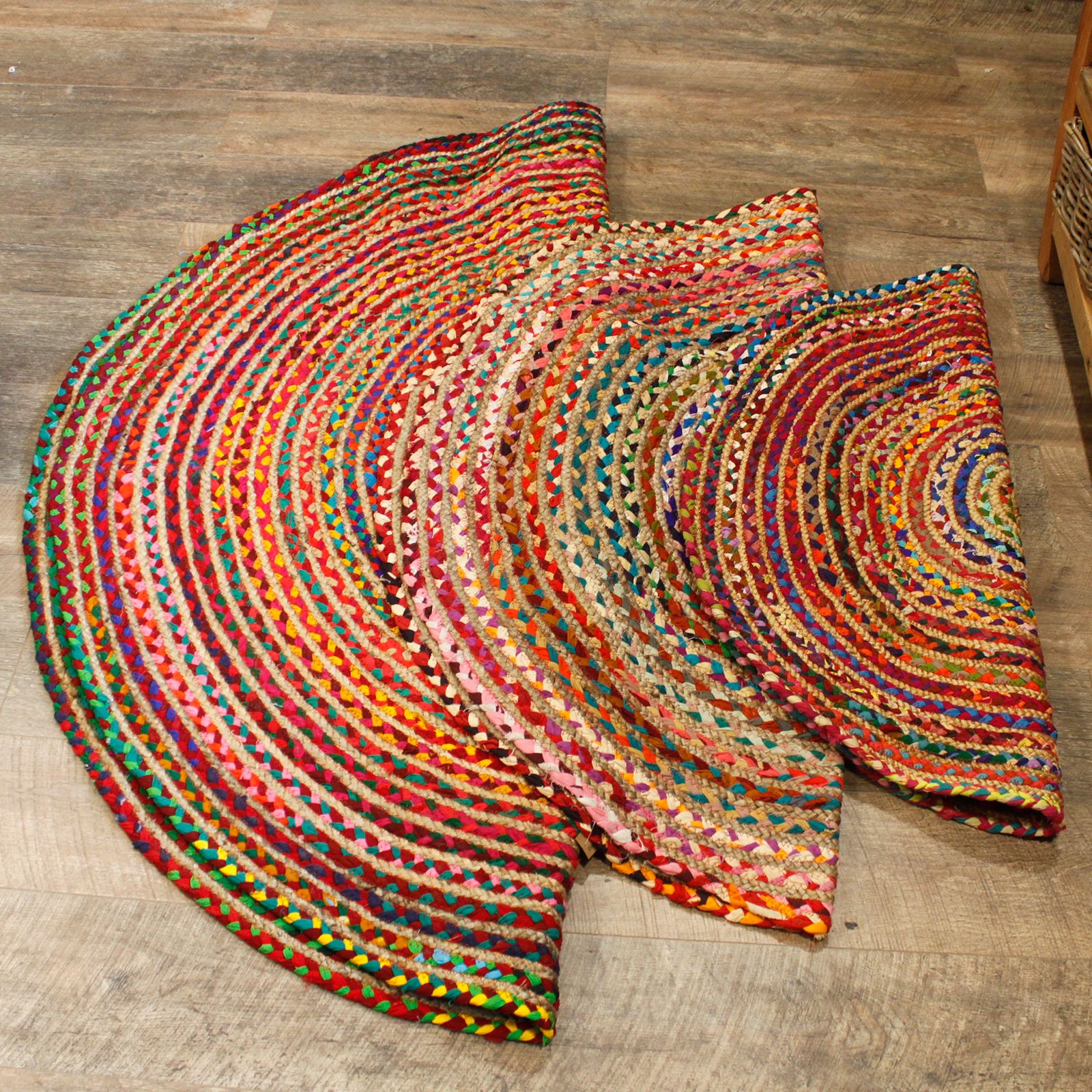 Round Jute and Recycled Cotton Rug – 120 cm | www.artisan-gifts.co.uk 5 Round Jute and Recycled Cotton Rug – 120 cm | www.artisan-gifts.co.uk 4