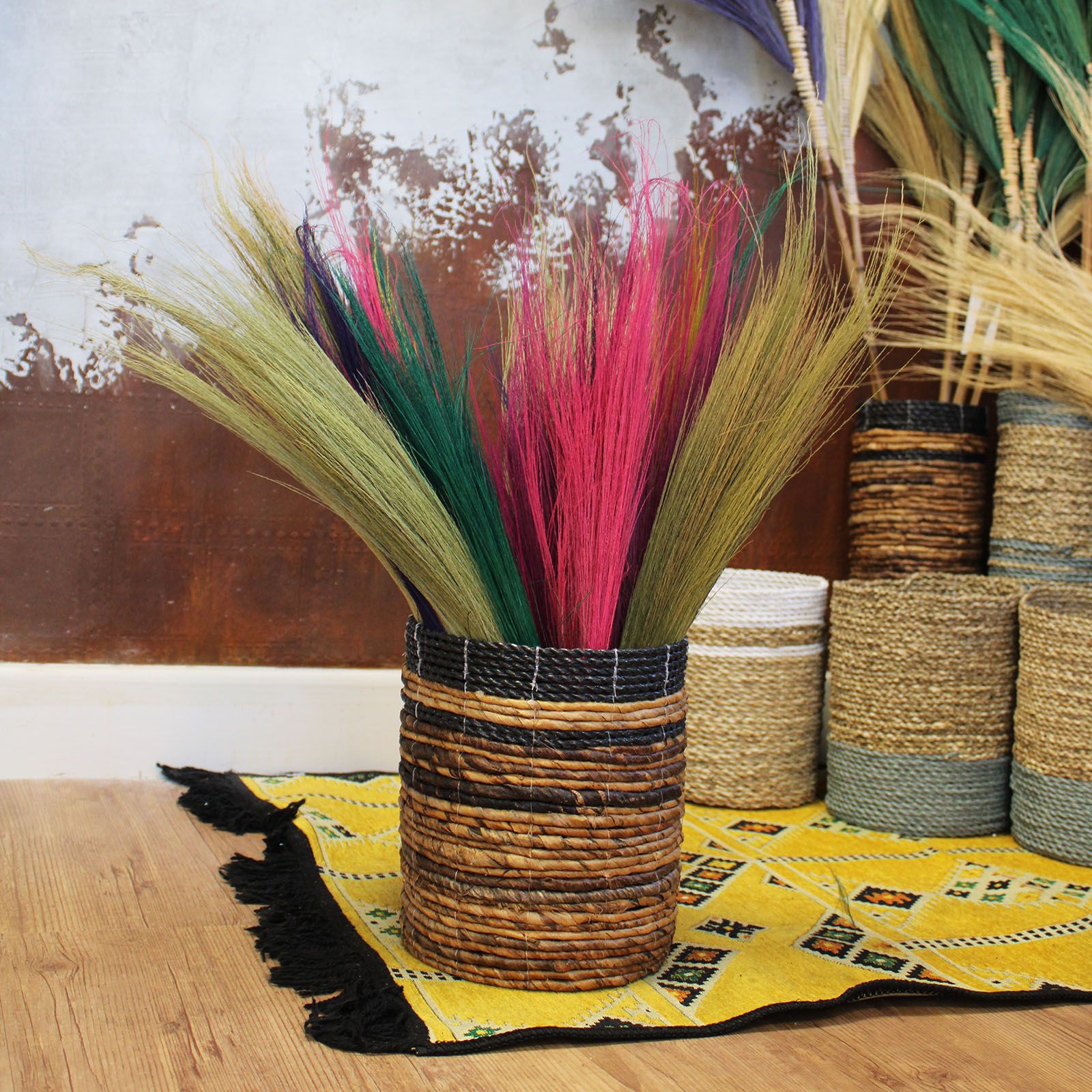 Set 4 – Pampas Long Broom – Vivid colours | www.artisan-gifts.co.uk 4 Set 4 – Pampas Long Broom – Vivid colours | www.artisan-gifts.co.uk 3