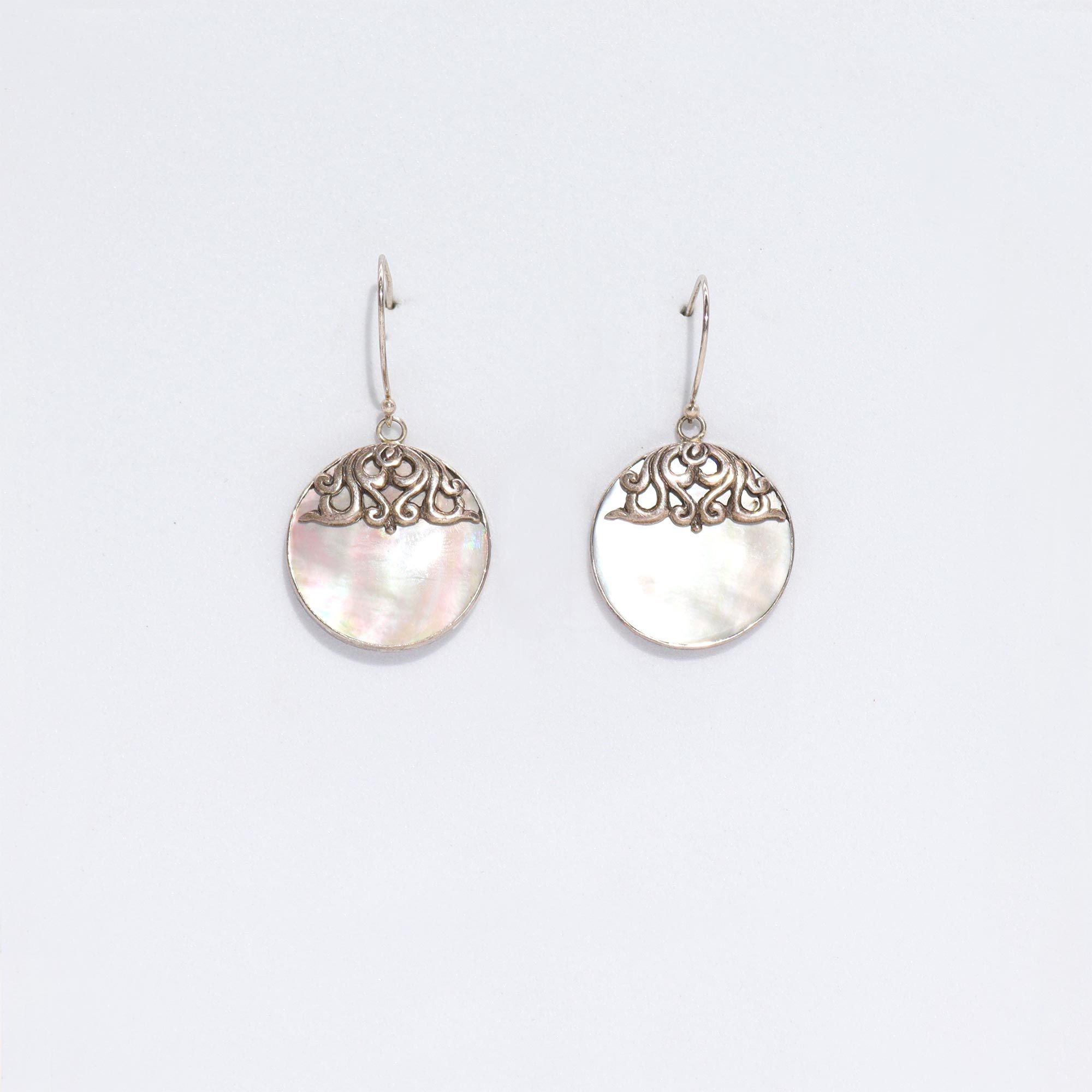 Shell & Silver Earrings – Classic Disc – MOP | www.artisan-gifts.co.uk 7 Shell & Silver Earrings – Classic Disc – MOP | www.artisan-gifts.co.uk 6