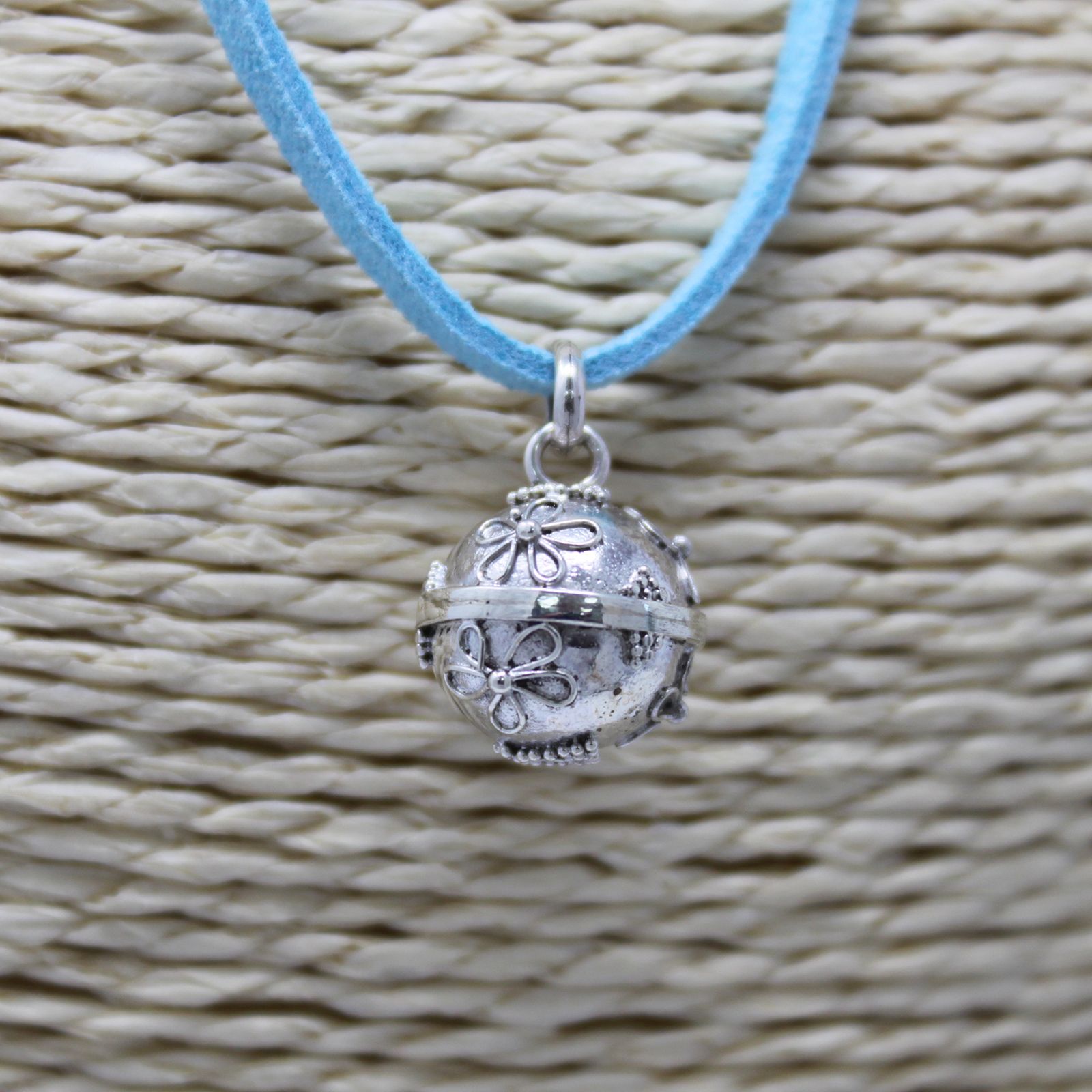 Silver Angel Bell – Grace – 12mm | www.artisan-gifts.co.uk 3 Silver Angel Bell – Grace – 12mm | www.artisan-gifts.co.uk 2