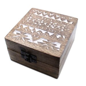 White Washed Wooden Box – 4×4 Slavic Design | www.artisan-gifts.co.uk 1