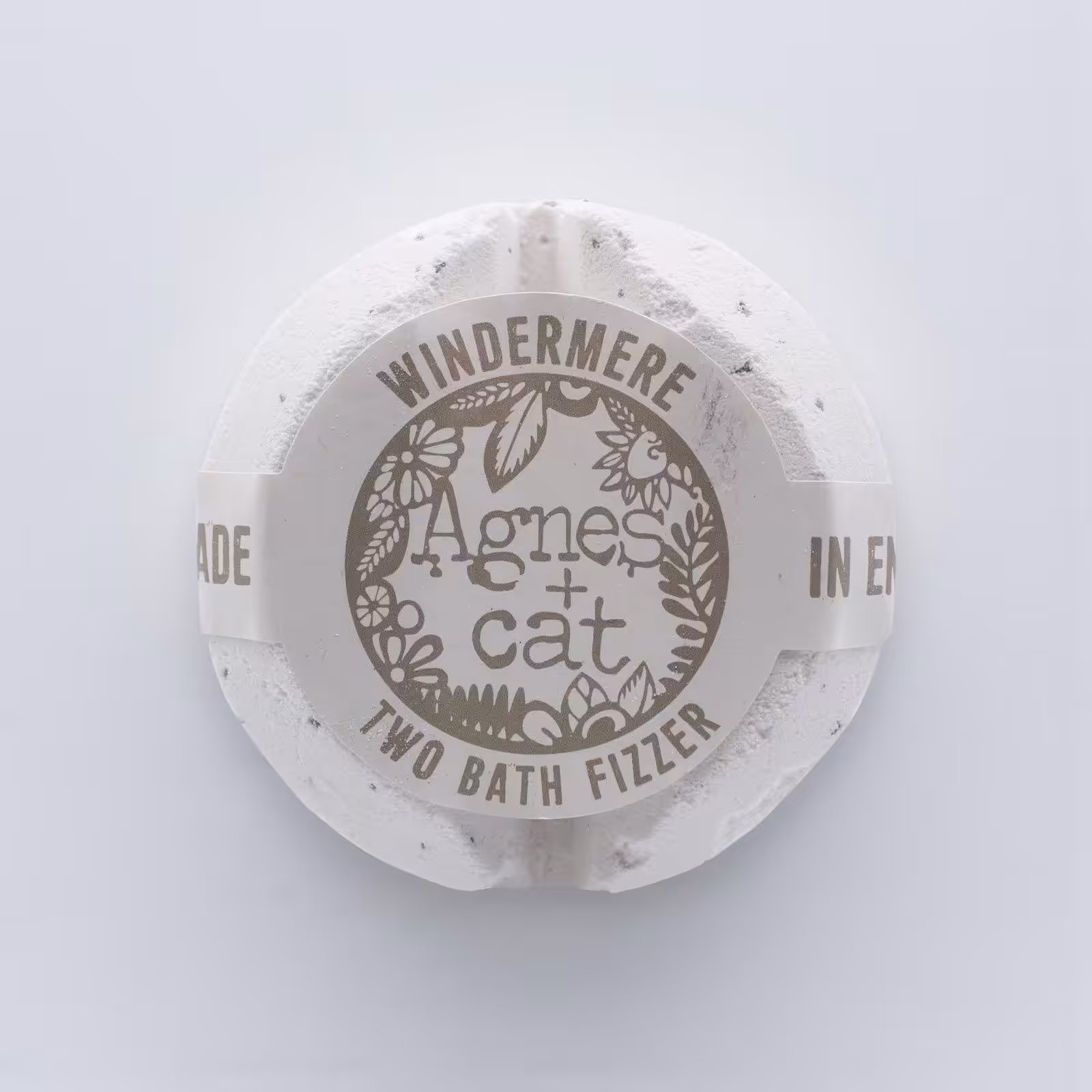 Agnes + Cat Bath Fizzer – Windermere | www.artisan-gifts.co.uk 2 Agnes + Cat Bath Fizzer - Windermere