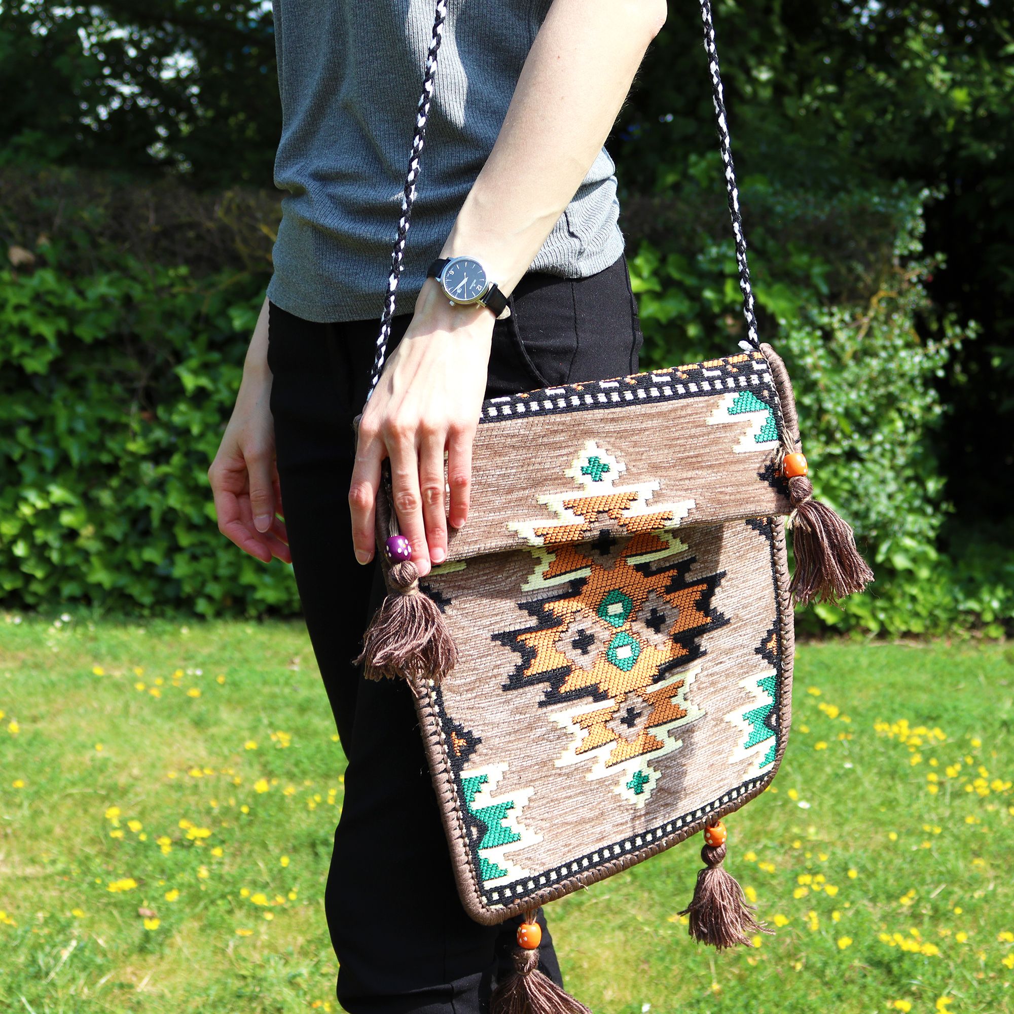 Biege Kilim Messenger Festival Bag | www.artisan-gifts.co.uk 5 Biege Kilim Messenger Festival Bag | www.artisan-gifts.co.uk 4