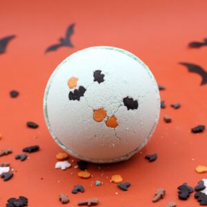 Coconut & Lime Halloween Bath Bomb | www.artisan-gifts.co.uk 1