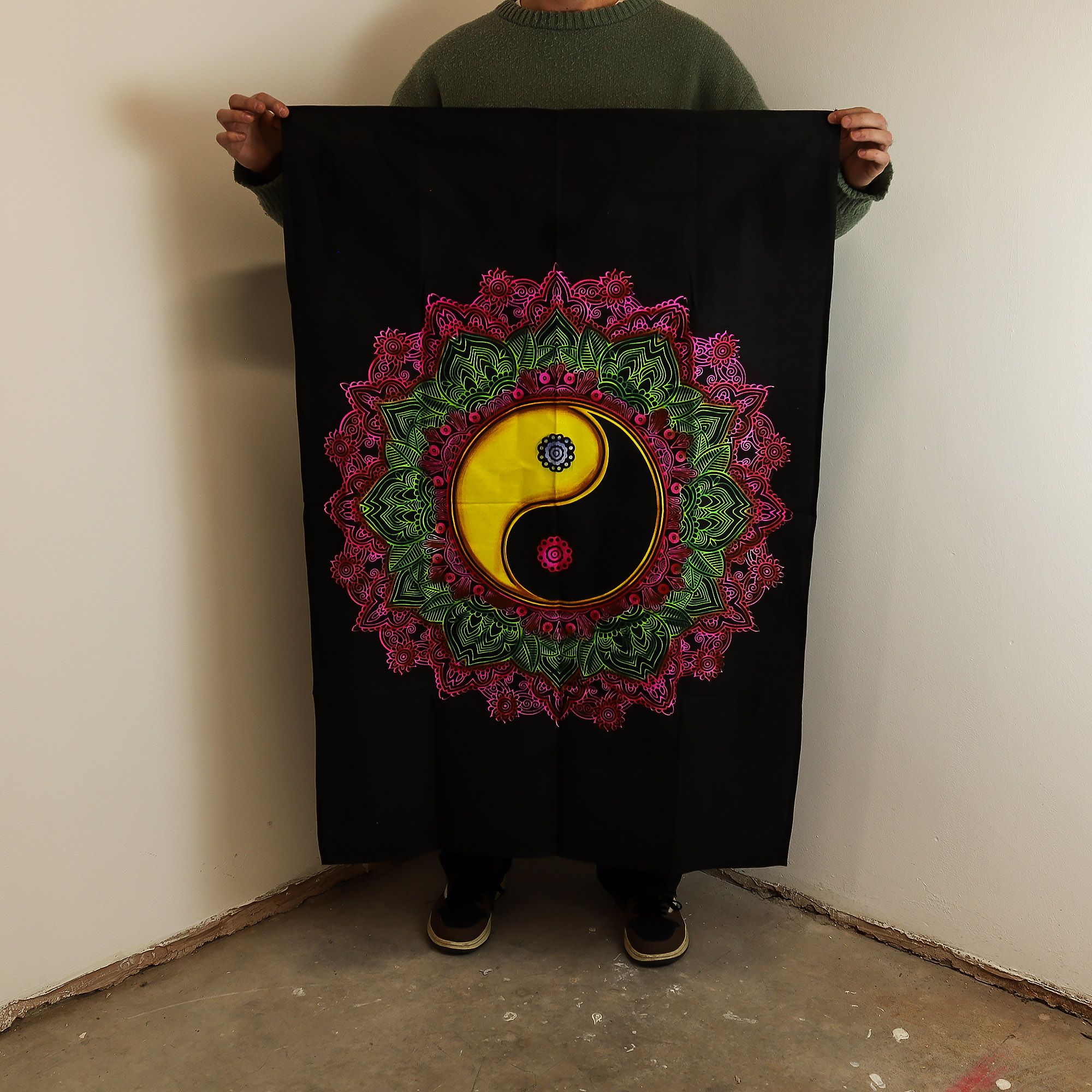 Cotton Wall Art (70x110cm) – Ying & Yang Mandala | www.artisan-gifts.co.uk 3 Cotton Wall Art (70x110cm) – Ying & Yang Mandala | www.artisan-gifts.co.uk 2