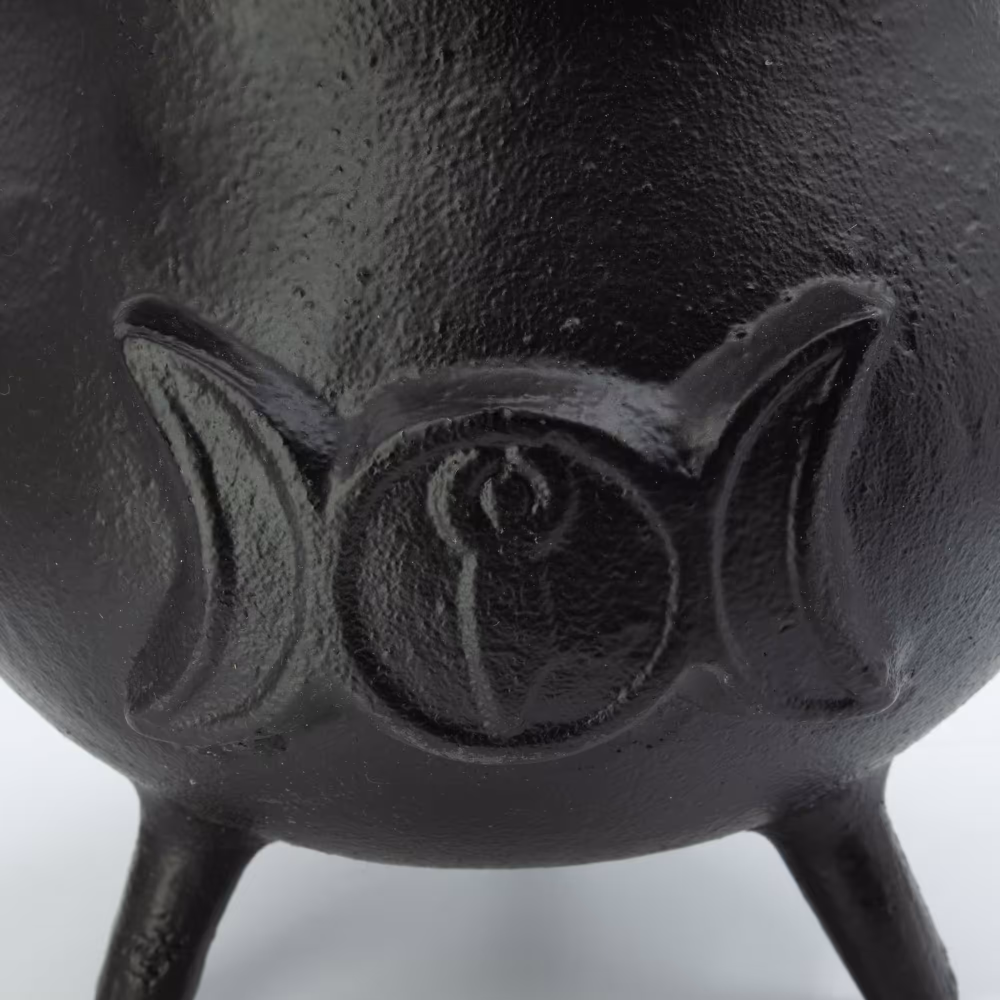 Extra Huge Cast Iron Cauldron with Triple Moon 23x18cm (at least 4kg) | www.artisan-gifts.co.uk 5 Extra Huge Cast Iron Cauldron with Triple Moon 23x18cm (at least 4kg) - Image 4