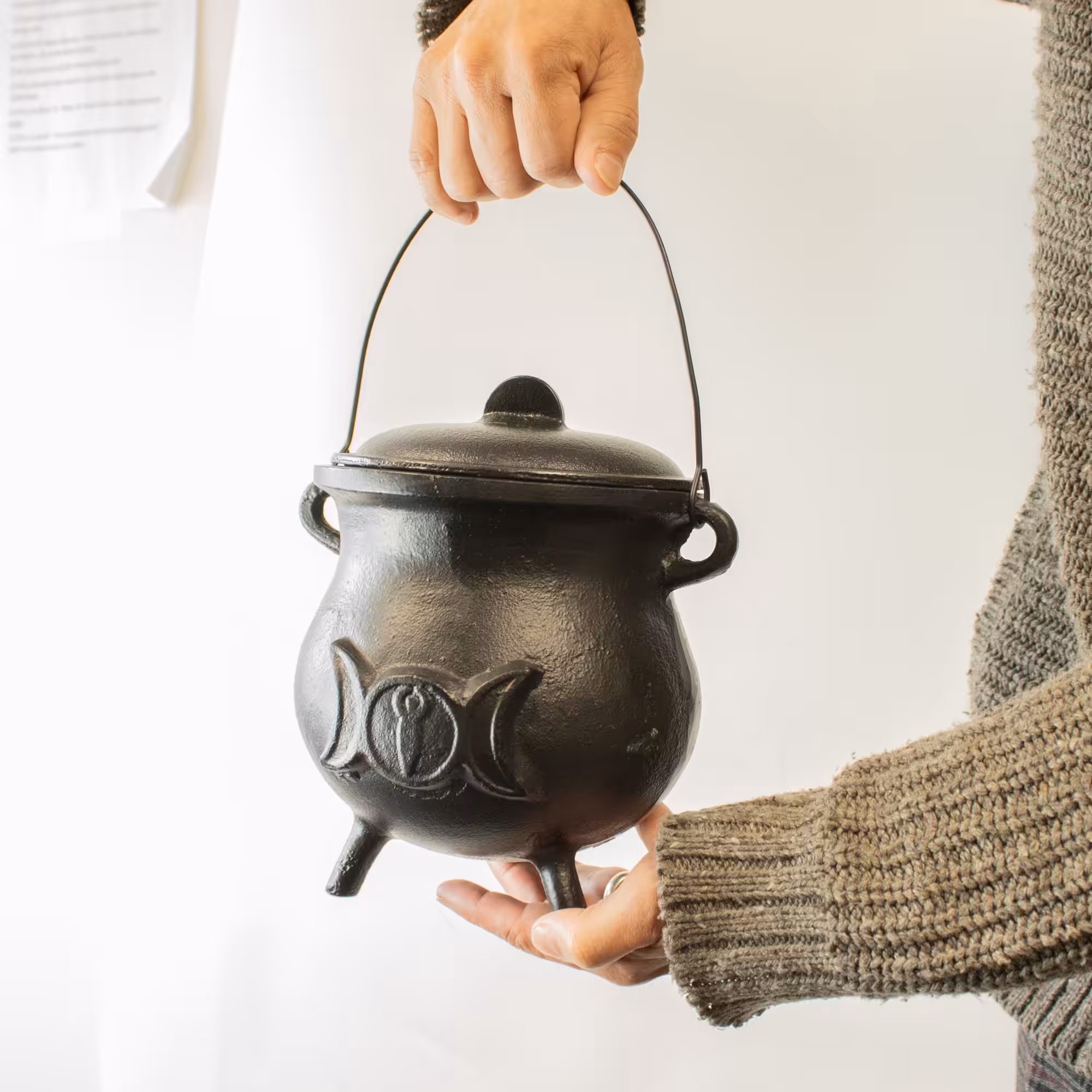 Extra Huge Cast Iron Cauldron with Triple Moon 23x18cm (at least 4kg) | www.artisan-gifts.co.uk 7 Extra Huge Cast Iron Cauldron with Triple Moon 23x18cm (at least 4kg) - Image 6
