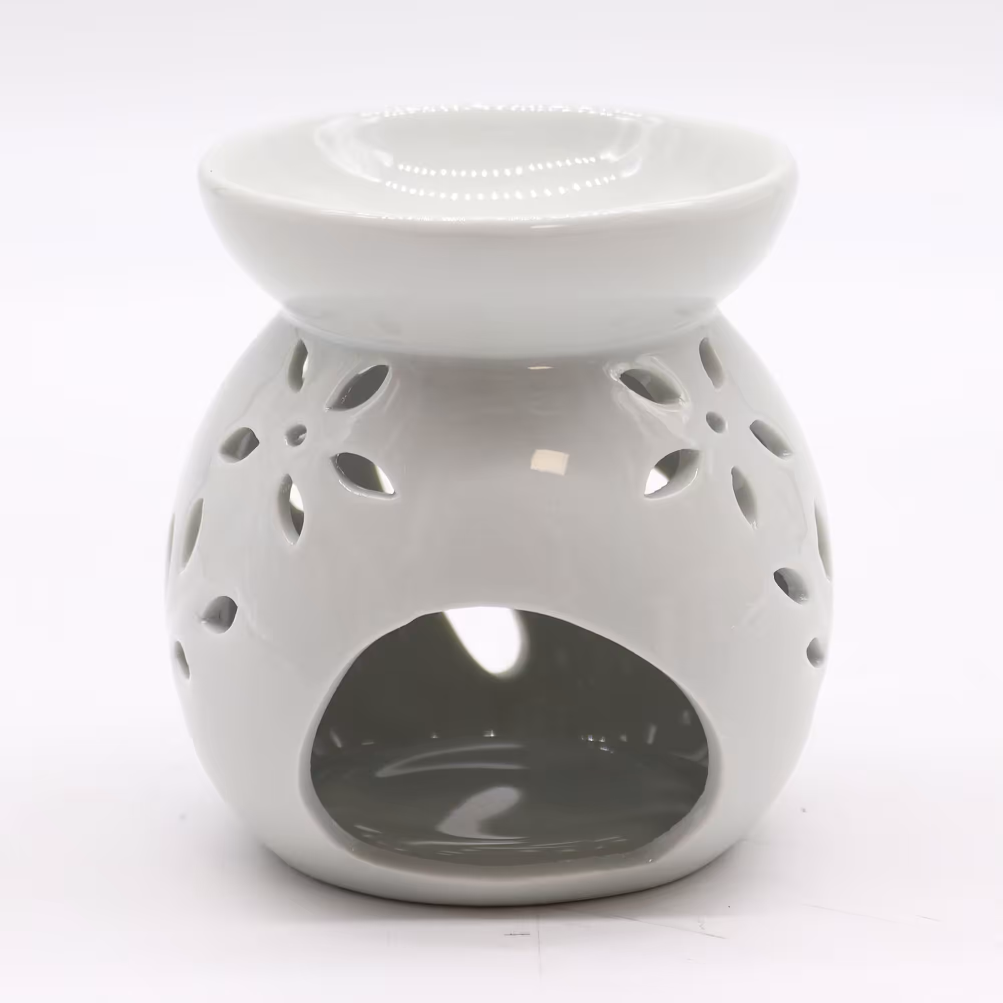 Lrg Classic White Oil Burner – Tree Cut-out | www.artisan-gifts.co.uk 3 Lrg Classic White Oil Burner – Tree Cut-out | www.artisan-gifts.co.uk 2