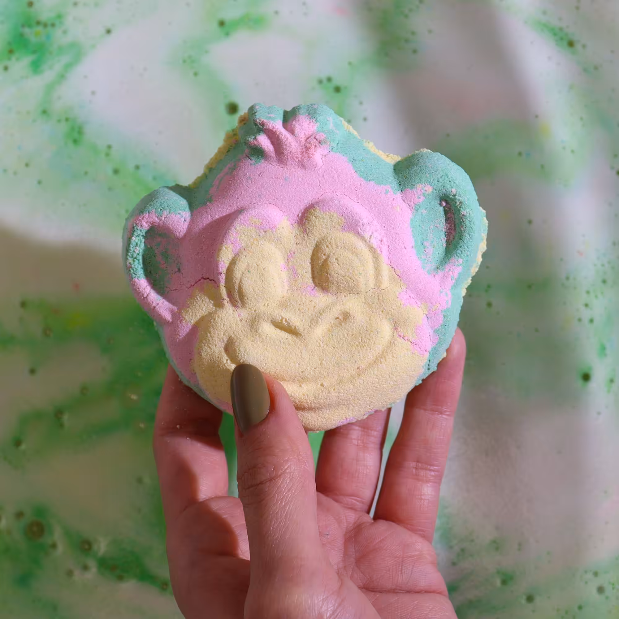 Monkey Bathbomb 90g | www.artisan-gifts.co.uk 7 Monkey Bathbomb 90g | www.artisan-gifts.co.uk 6