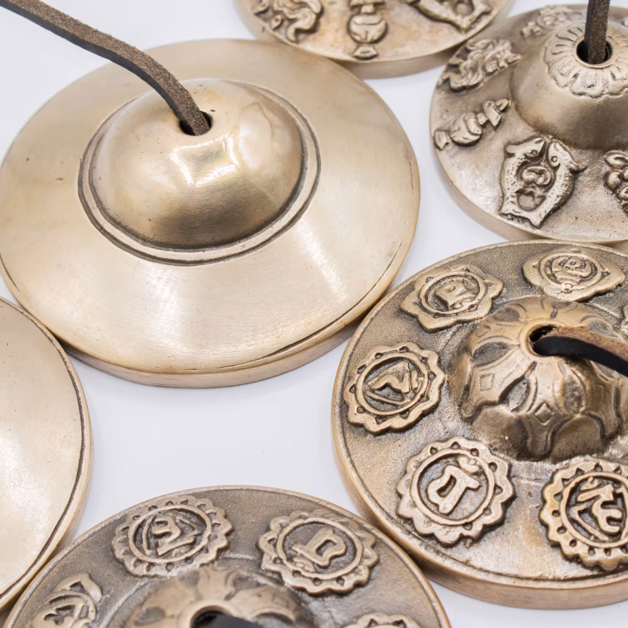 Premium Brass Tibetan Tingsha – Lucky Symbols – approx 6cm (155gm) | www.artisan-gifts.co.uk 7 Premium Brass Tibetan Tingsha - Lucky Symbols - approx 6cm (155gm) - Image 6